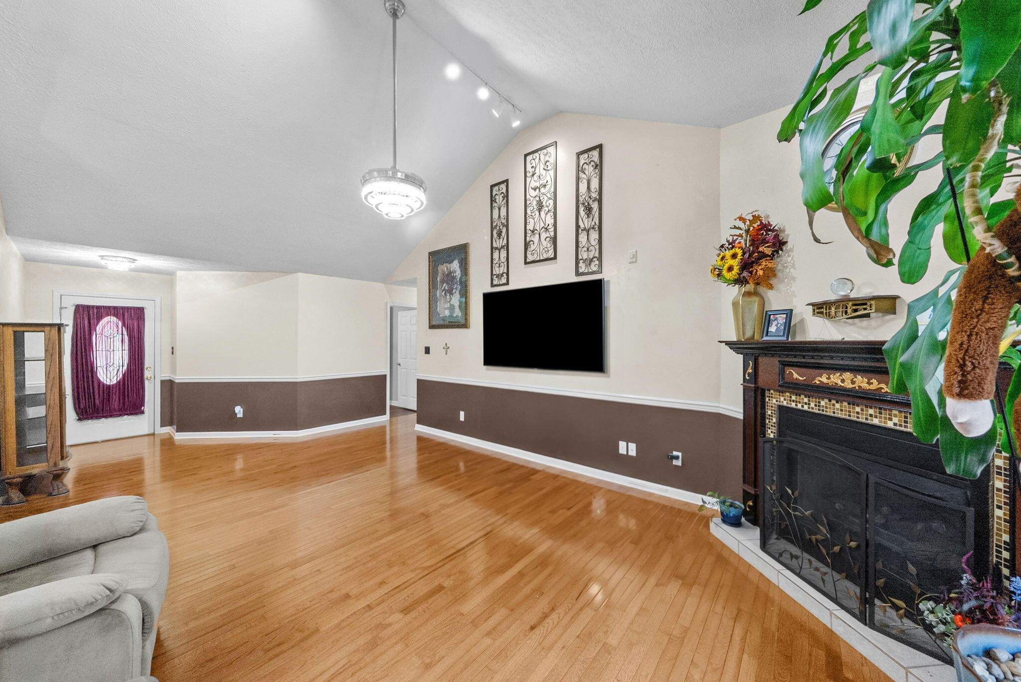 1810 Valley View Drive Property Photo 10