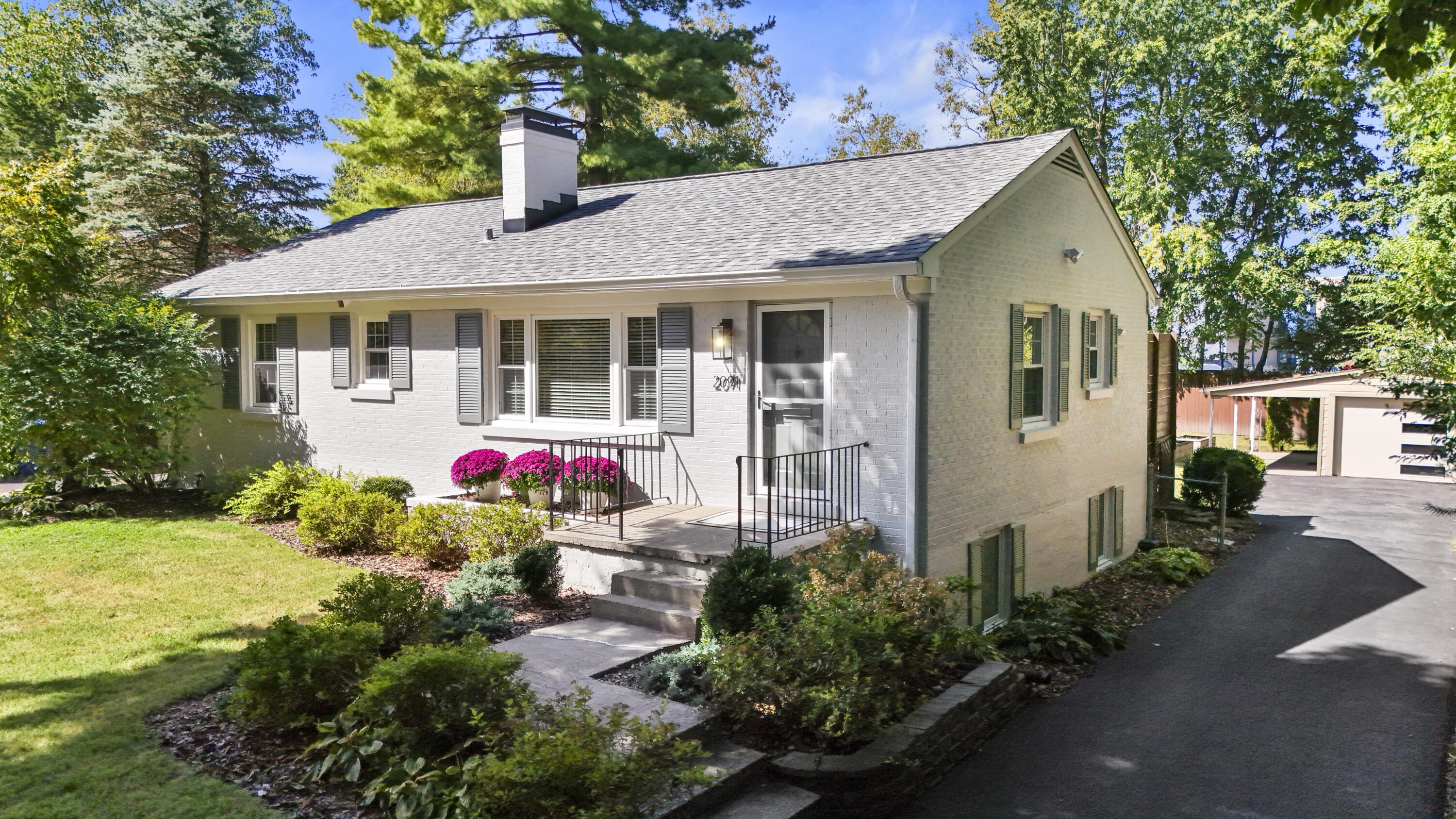 2091 Spring Grove Avenue Property Photo 1
