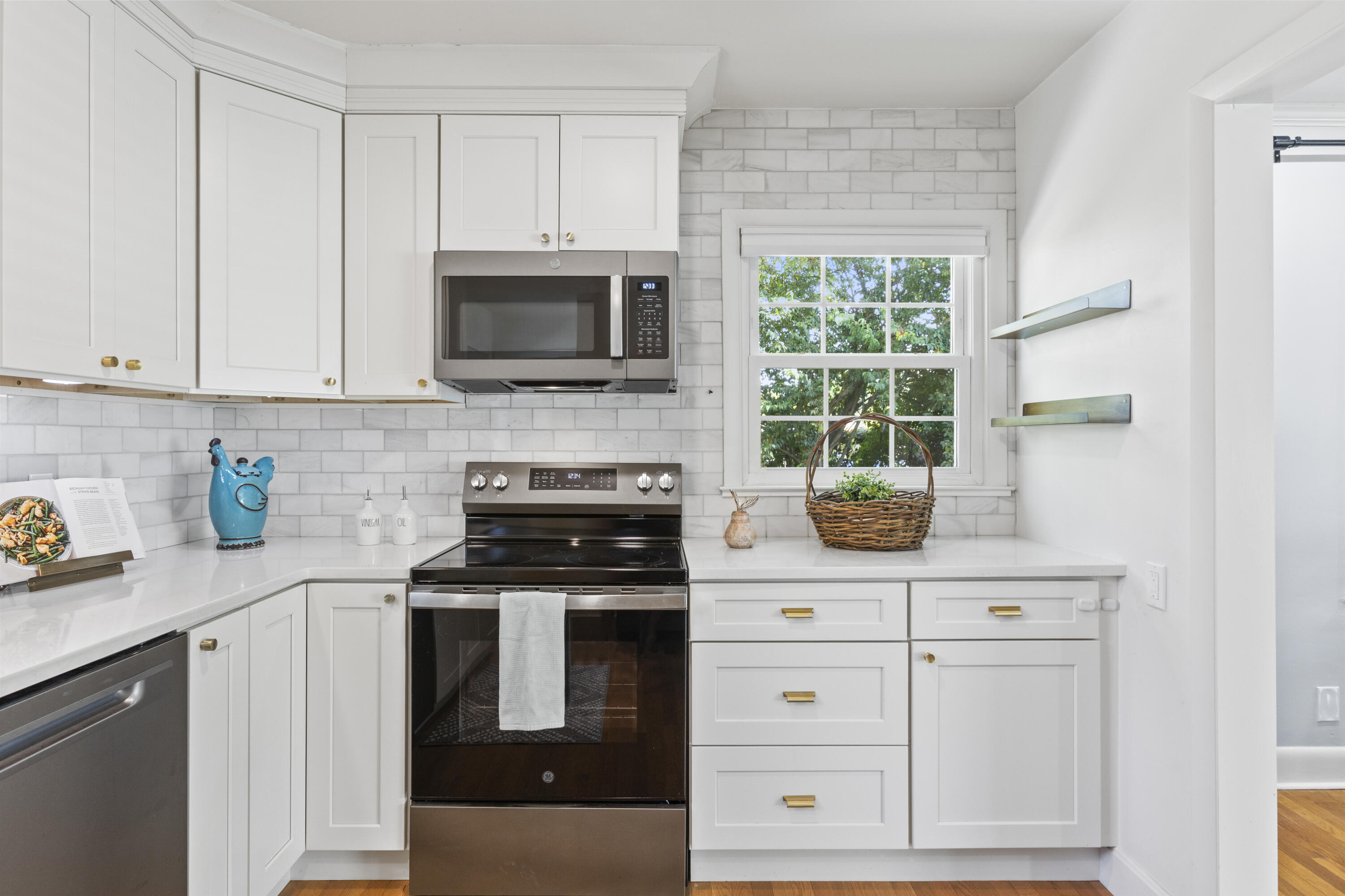 2091 Spring Grove Avenue Property Photo 8