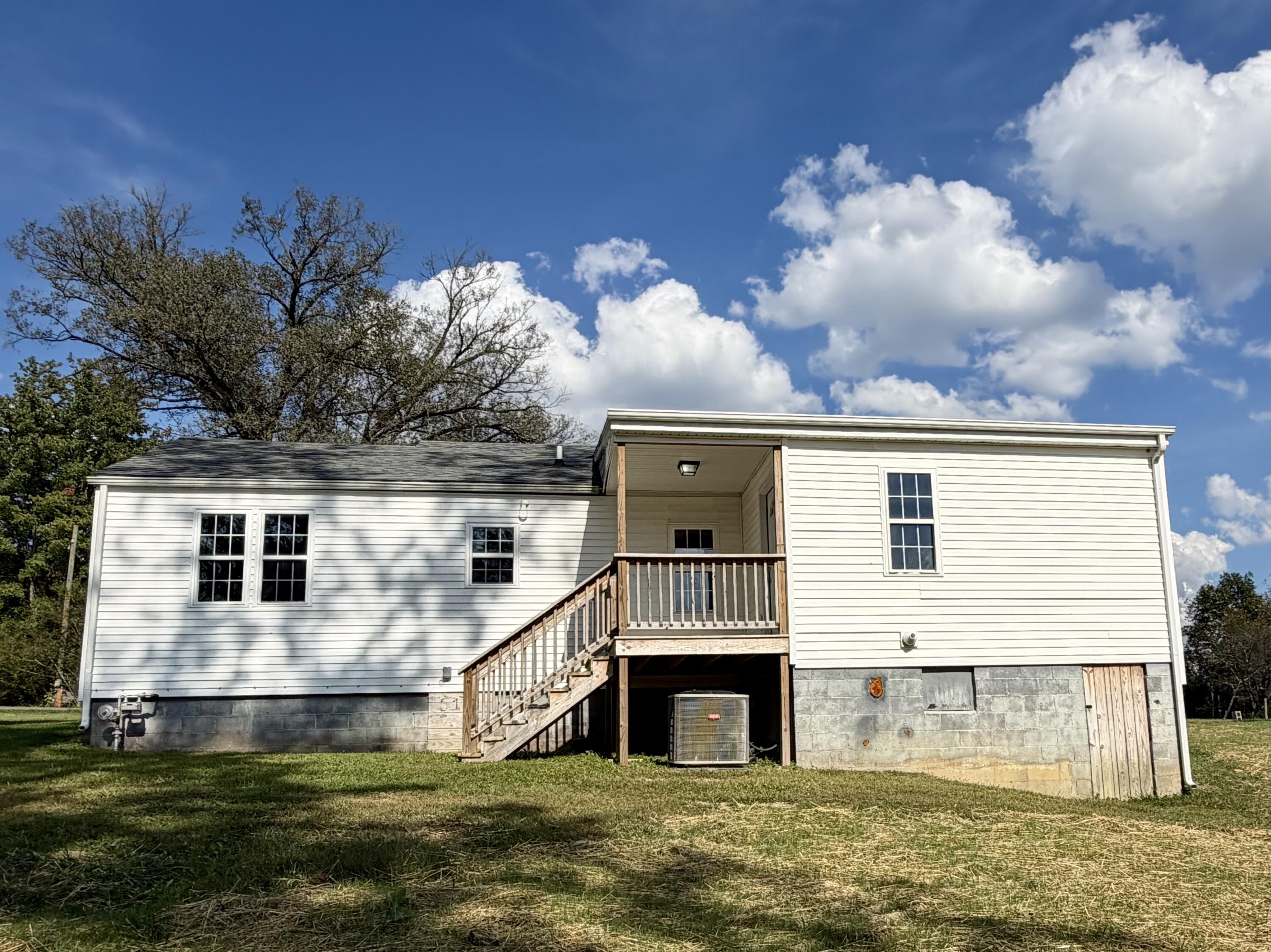 1041 Topton Road Property Photo 3