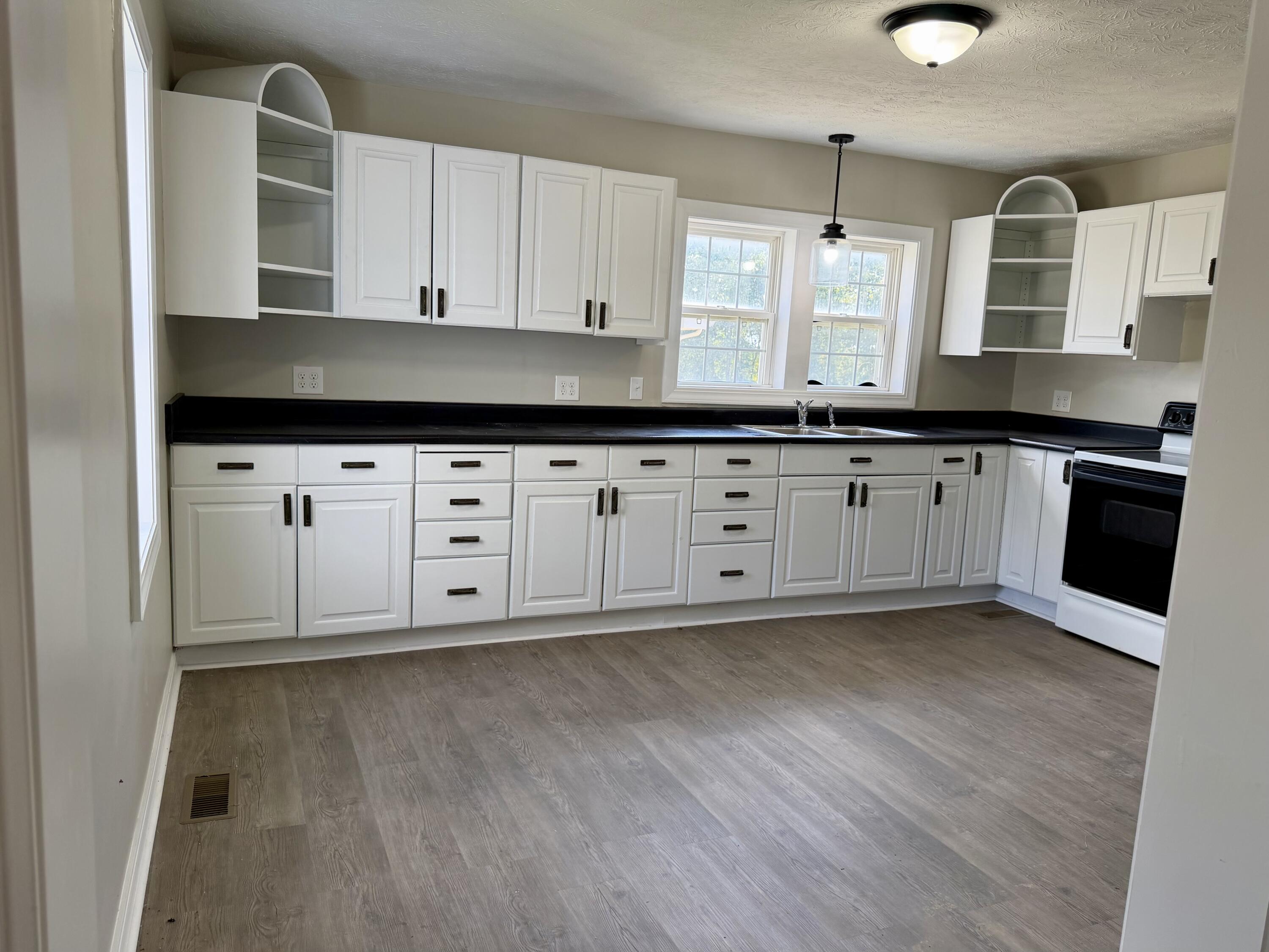 1041 Topton Road Property Photo 9