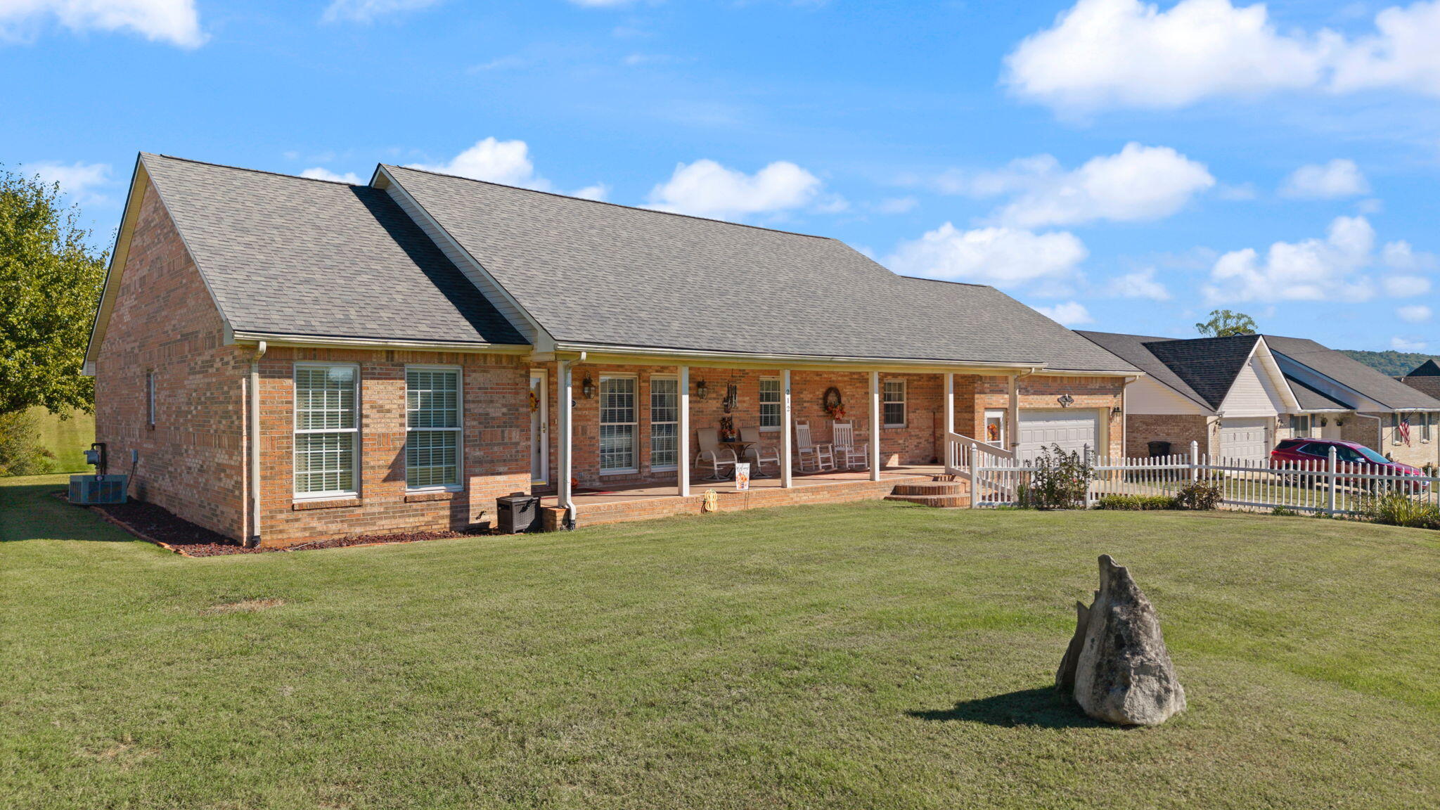 212 Shadow Hill Drive Property Photo 1