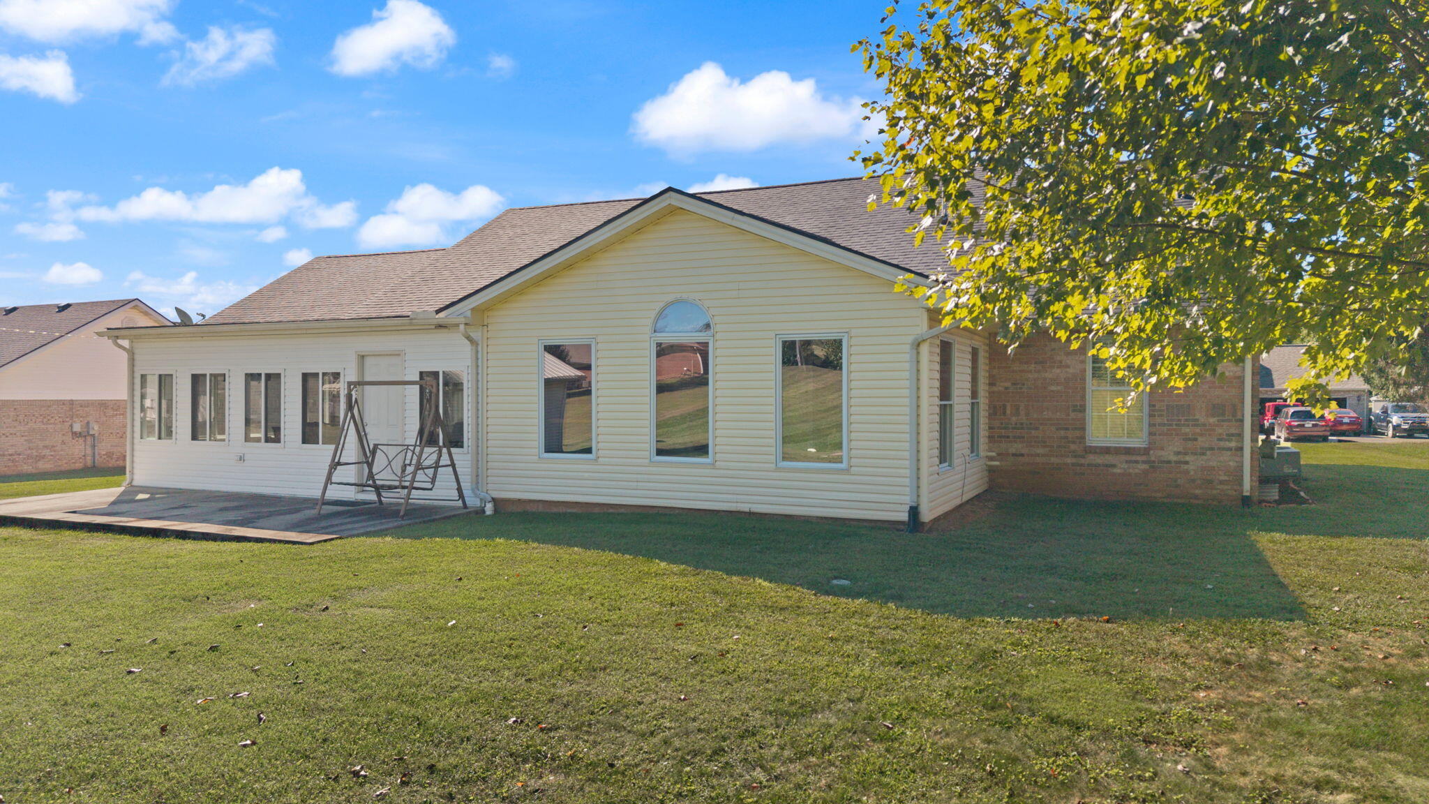 212 Shadow Hill Drive Property Photo 6