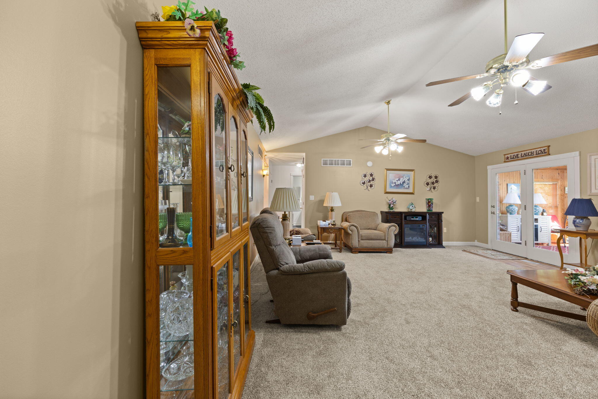 212 Shadow Hill Drive Property Photo 11