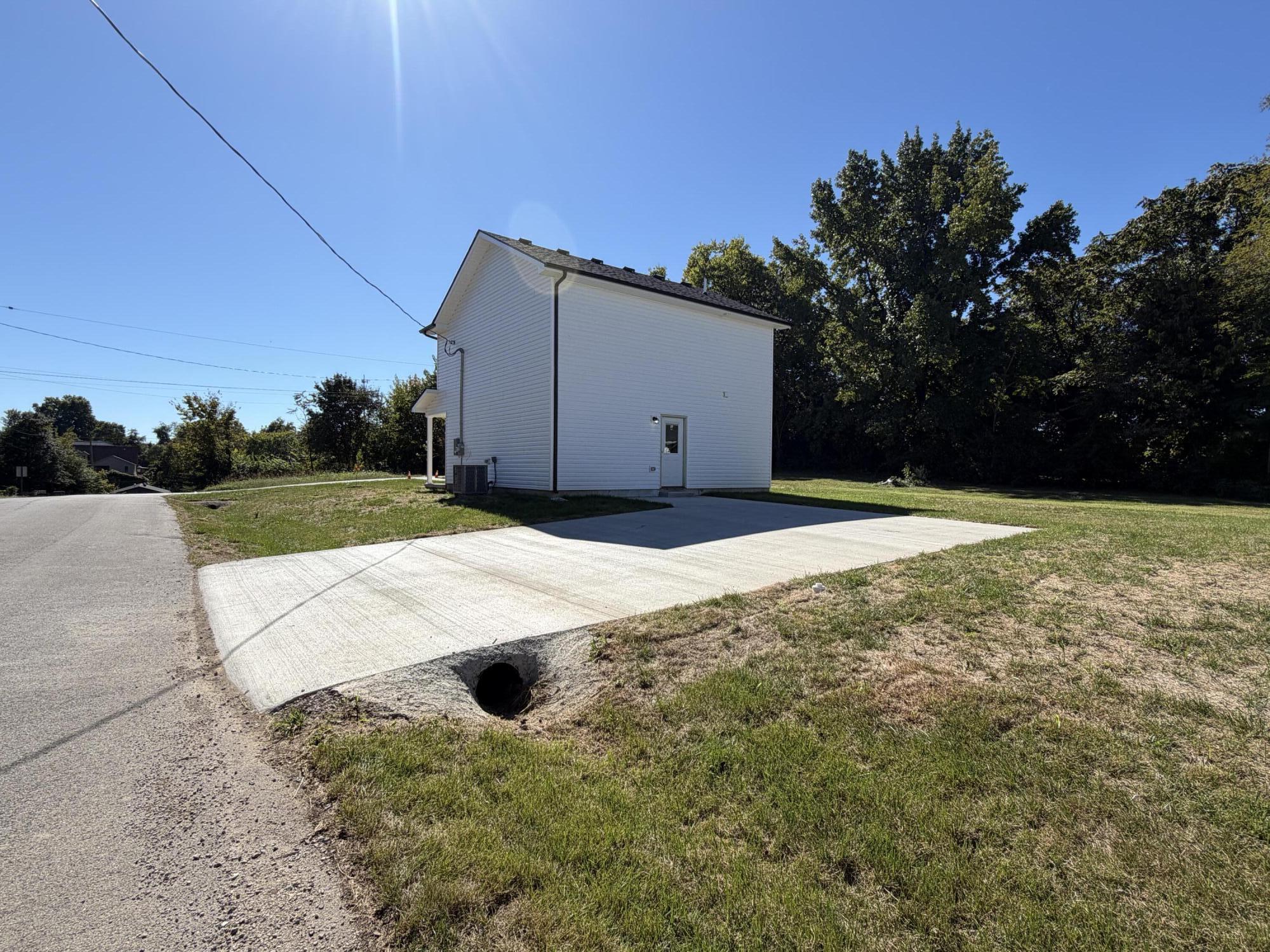 1301 Squires Alley Property Photo 2
