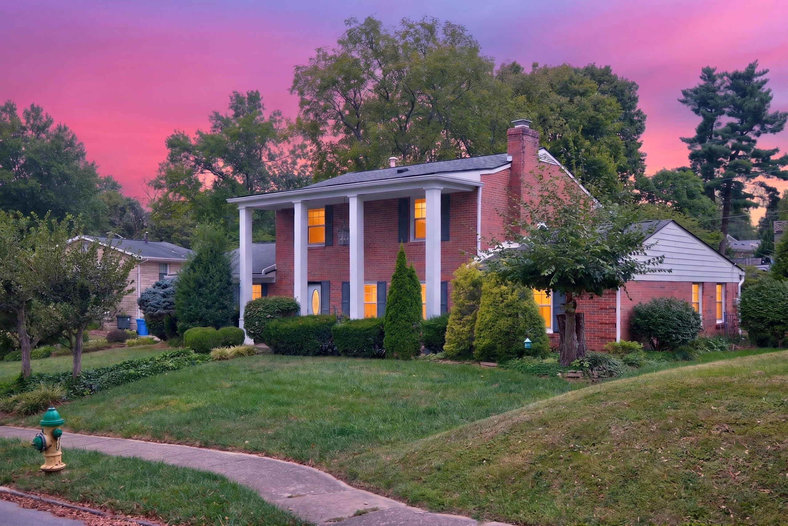 1009 Castleton Way Property Photo 3