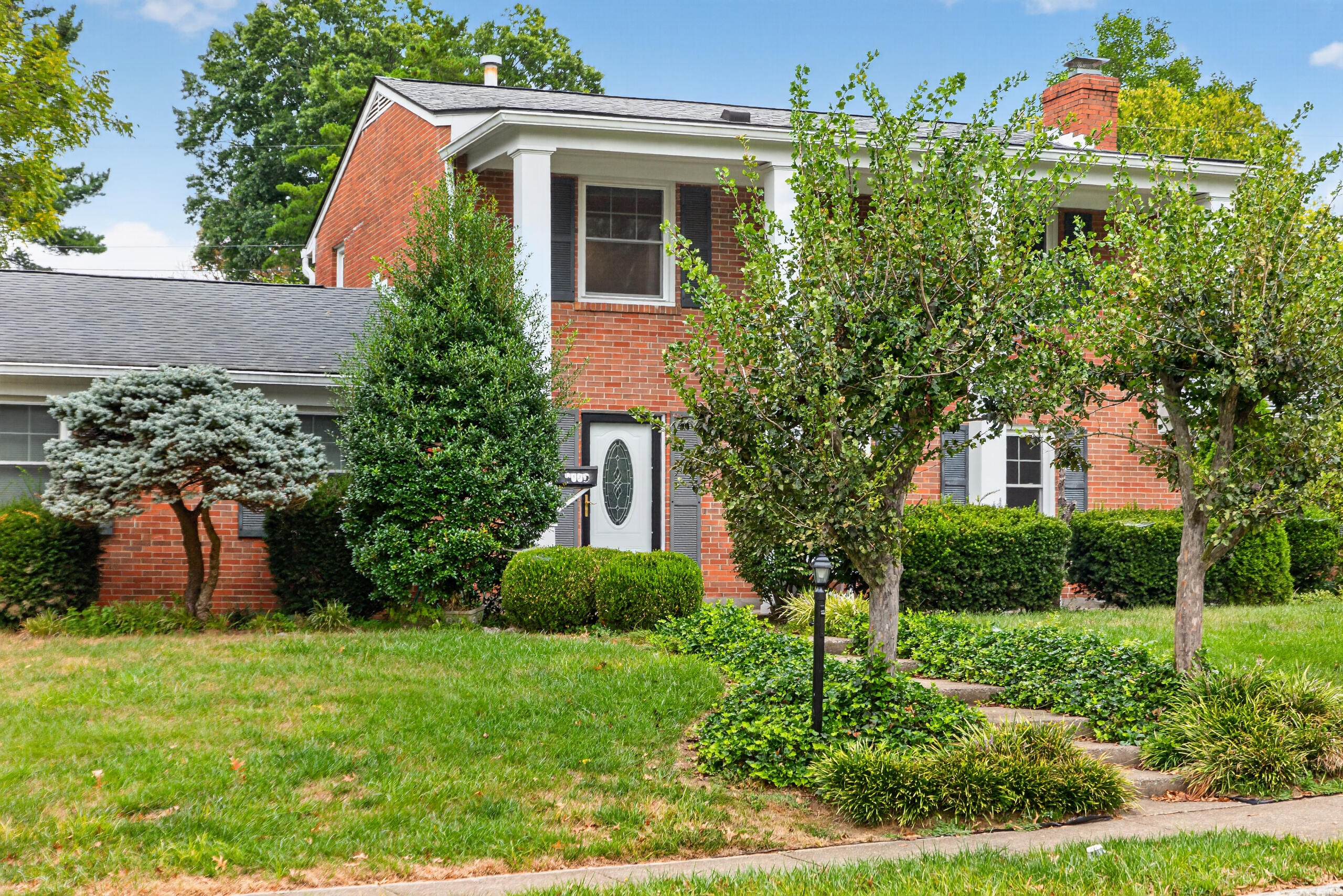 1009 Castleton Way Property Photo 5