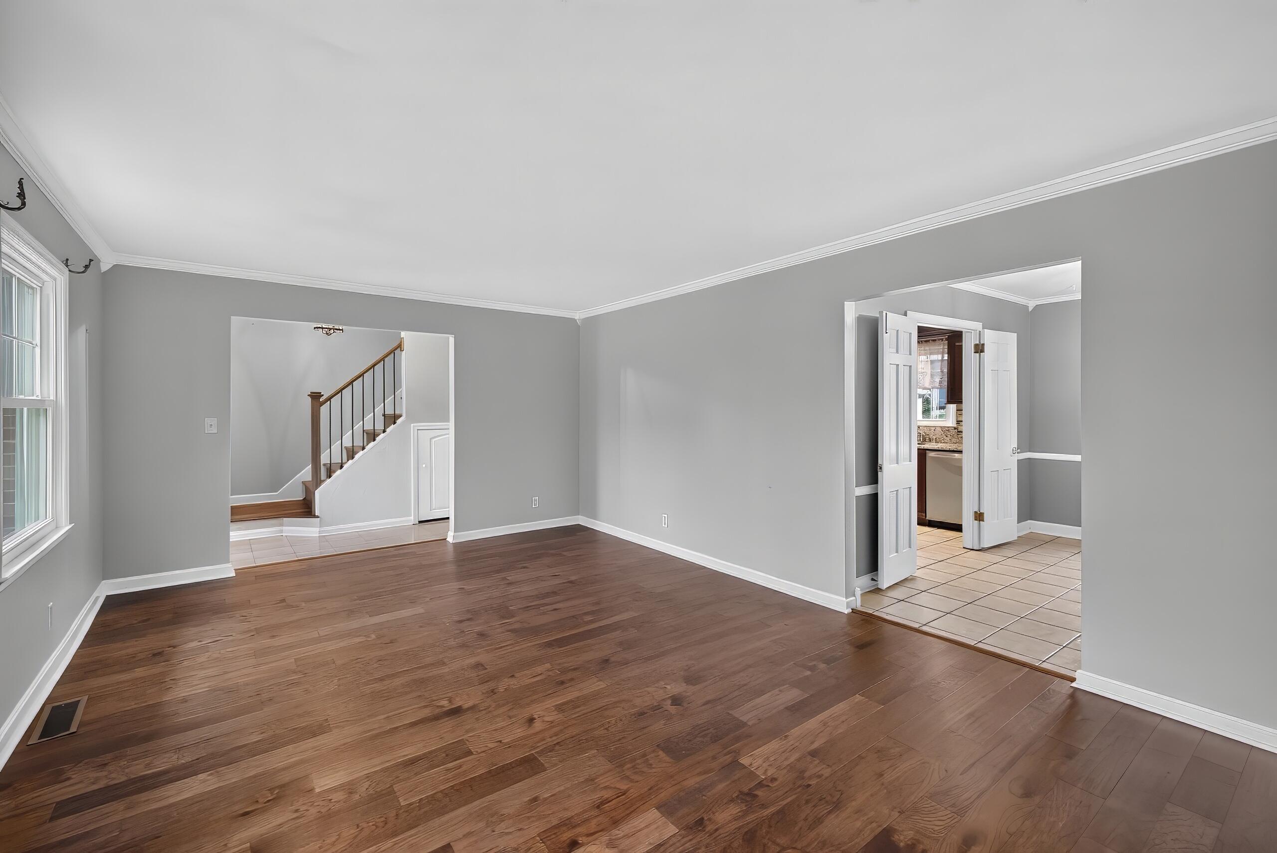 1009 Castleton Way Property Photo 11