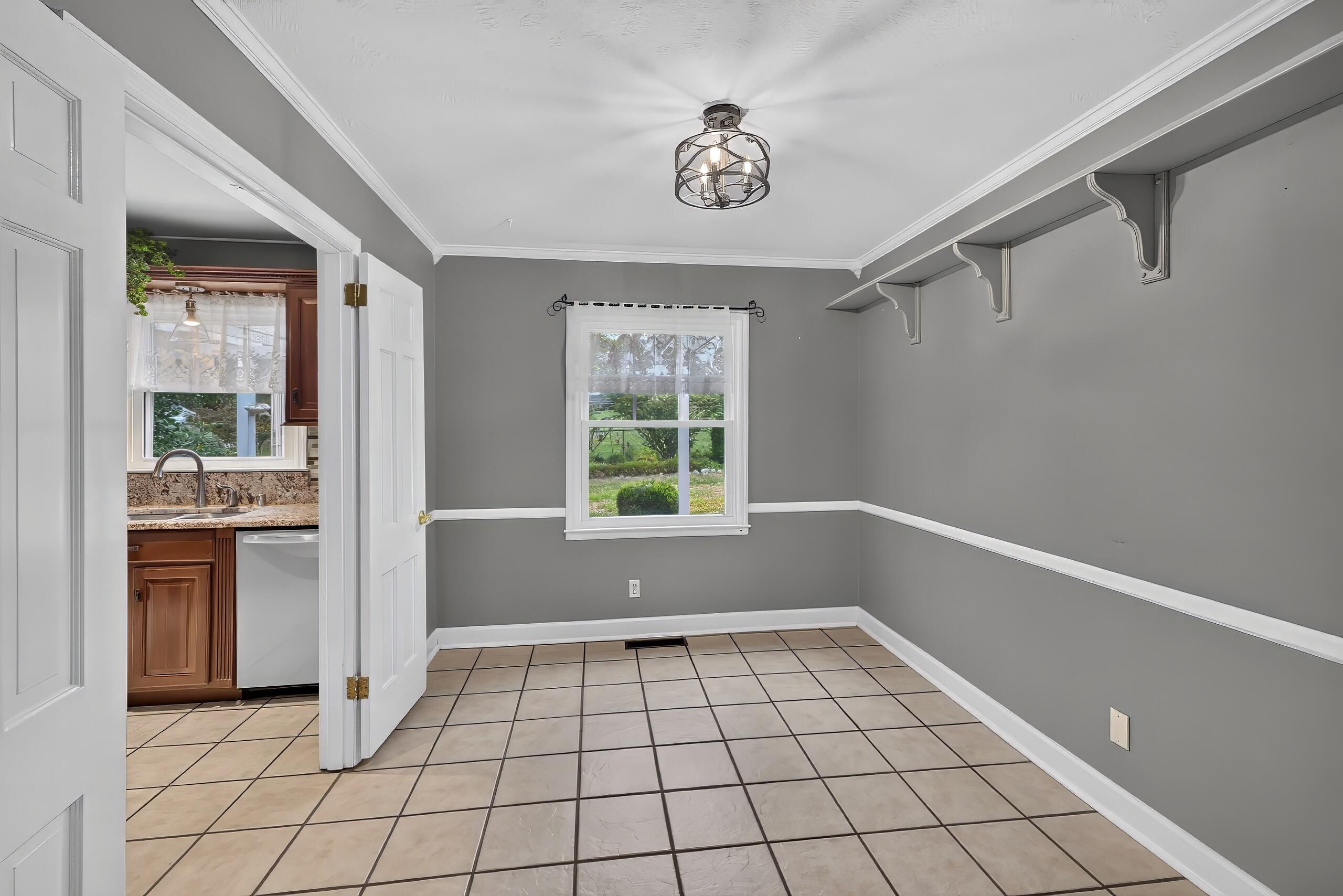 1009 Castleton Way Property Photo 14