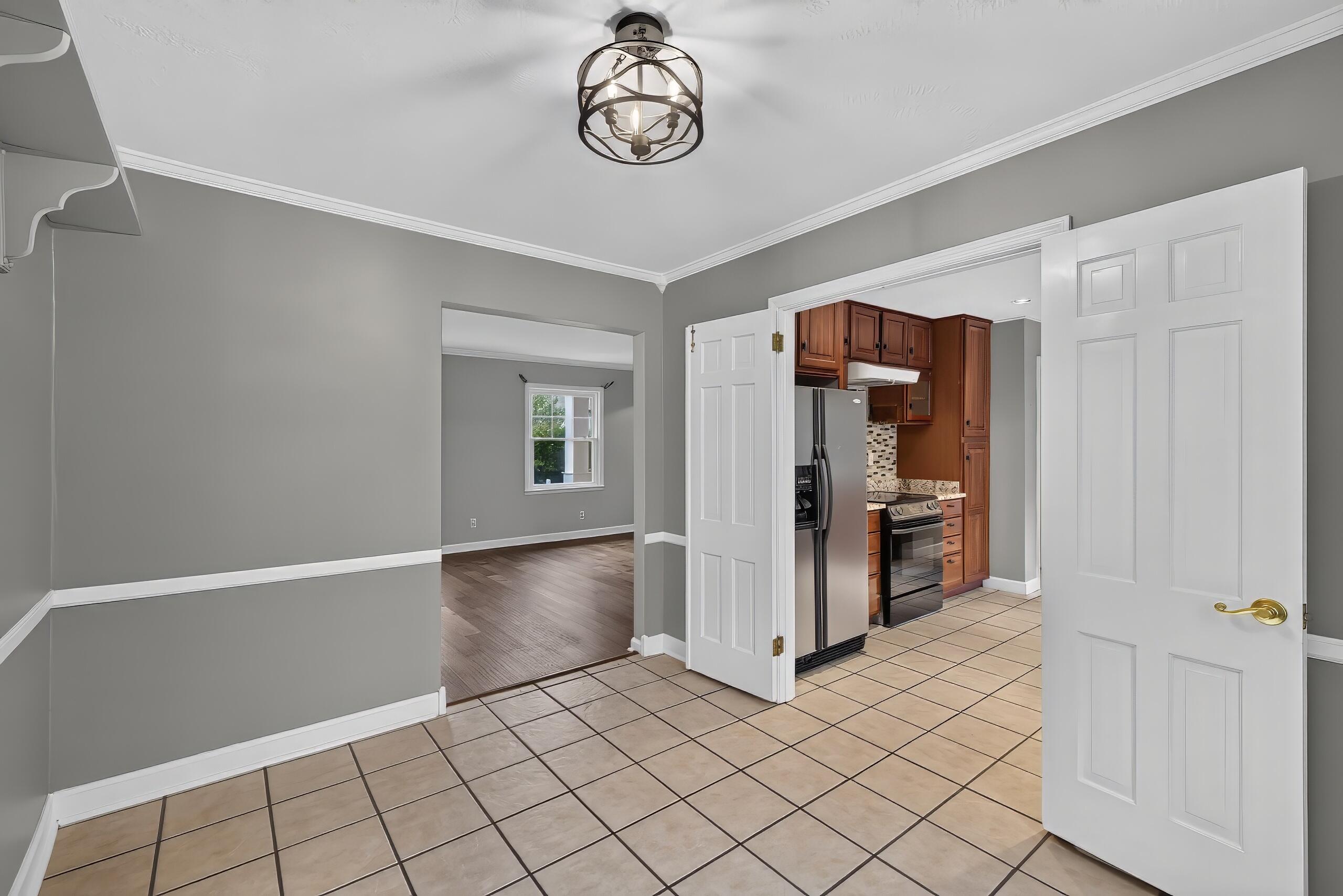 1009 Castleton Way Property Photo 16