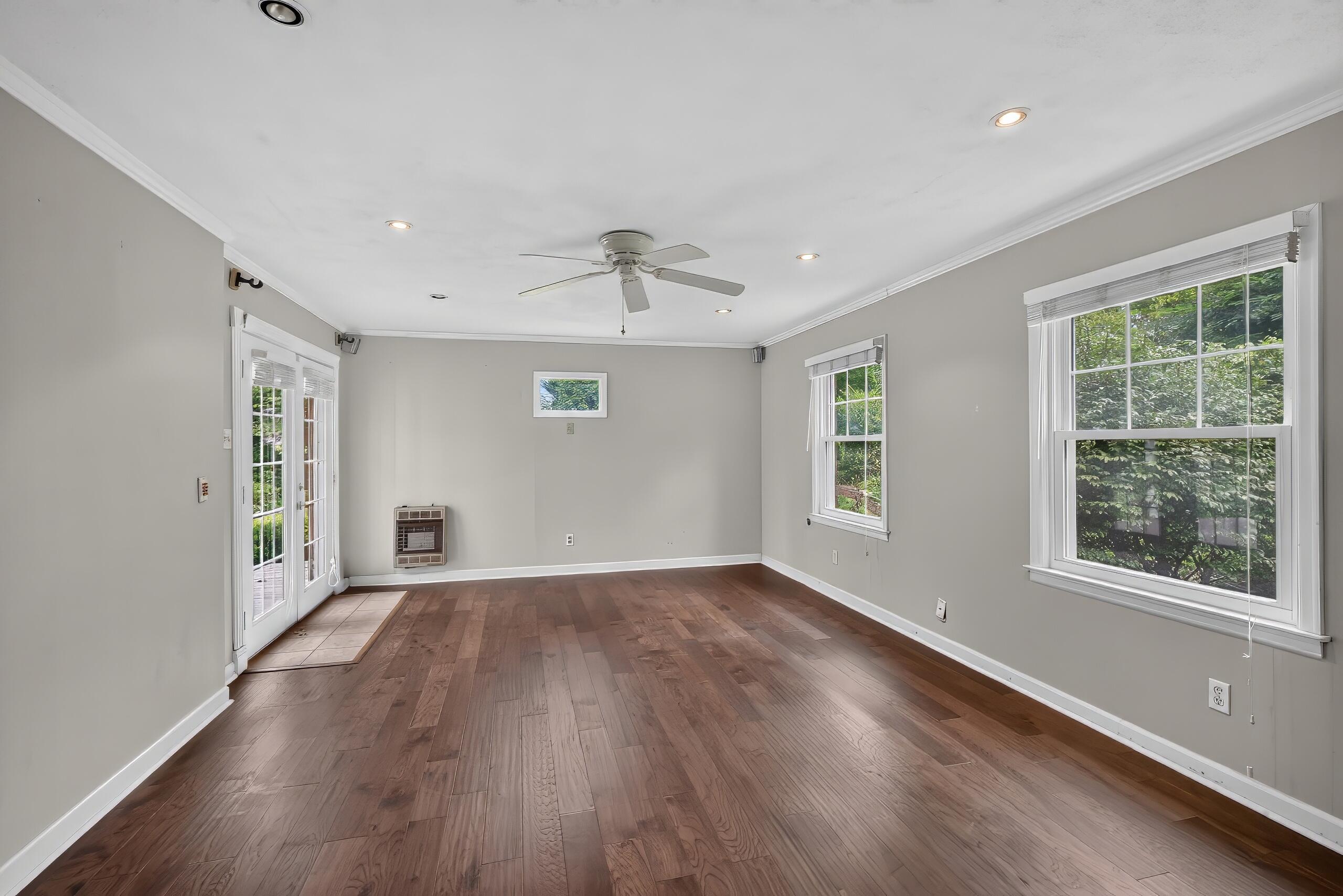 1009 Castleton Way Property Photo 29
