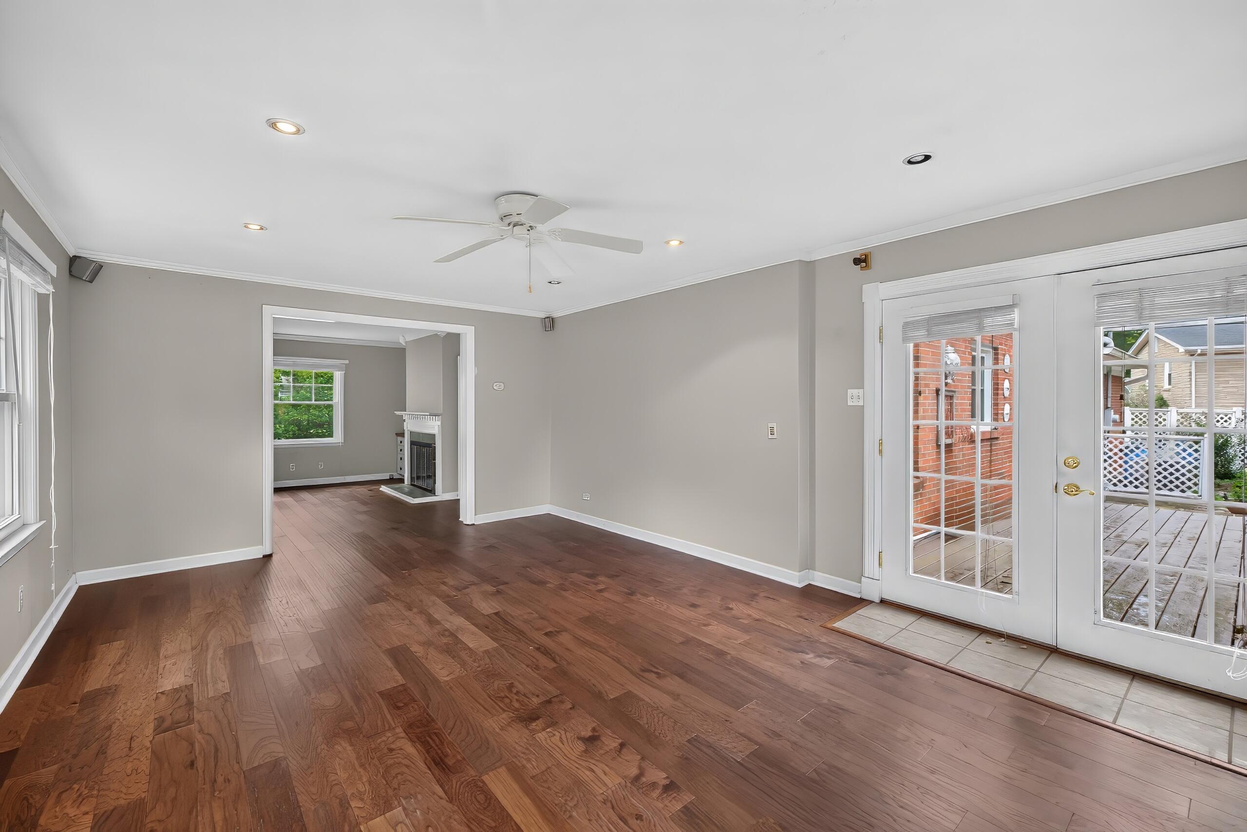 1009 Castleton Way Property Photo 30