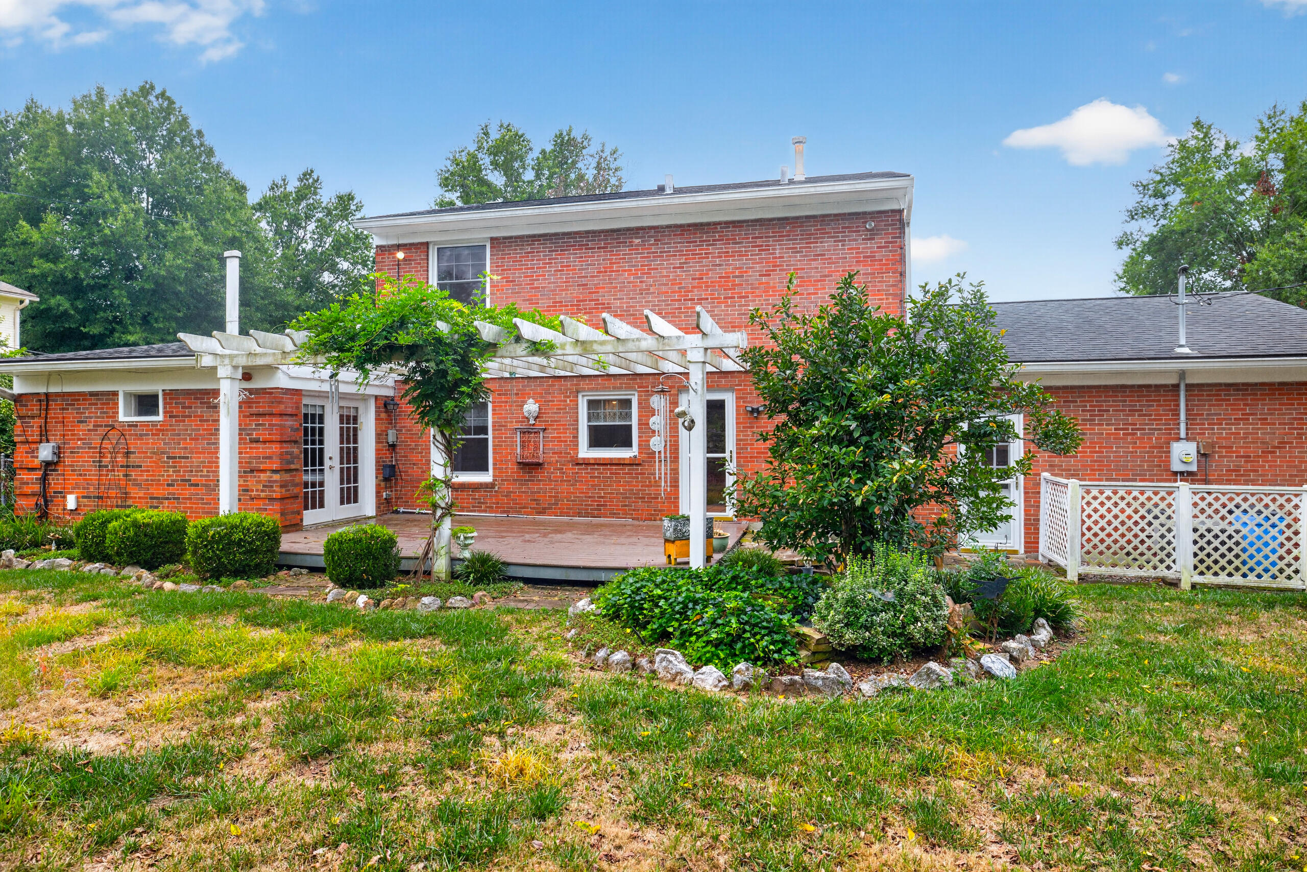 1009 Castleton Way Property Photo 44