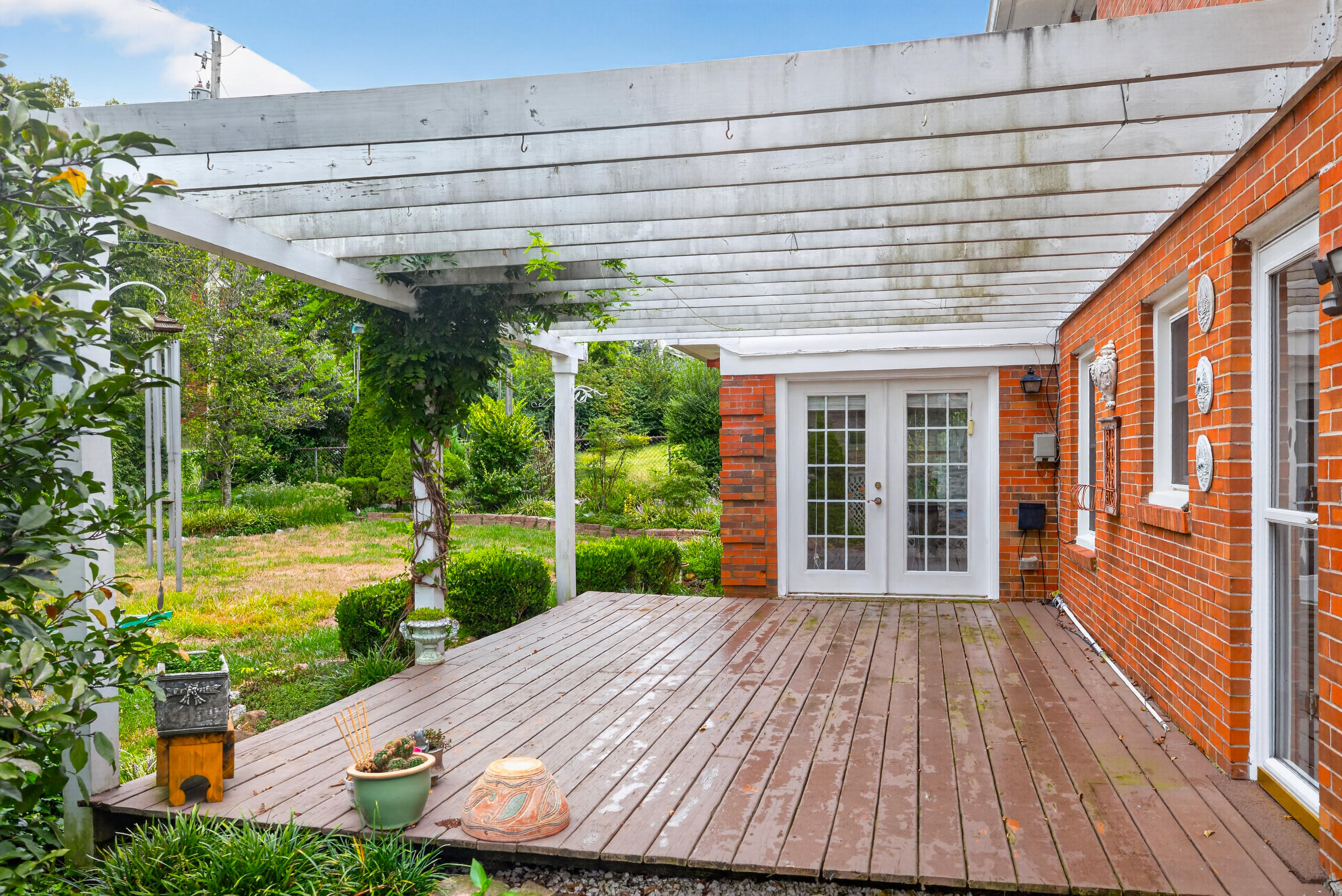 1009 Castleton Way Property Photo 45