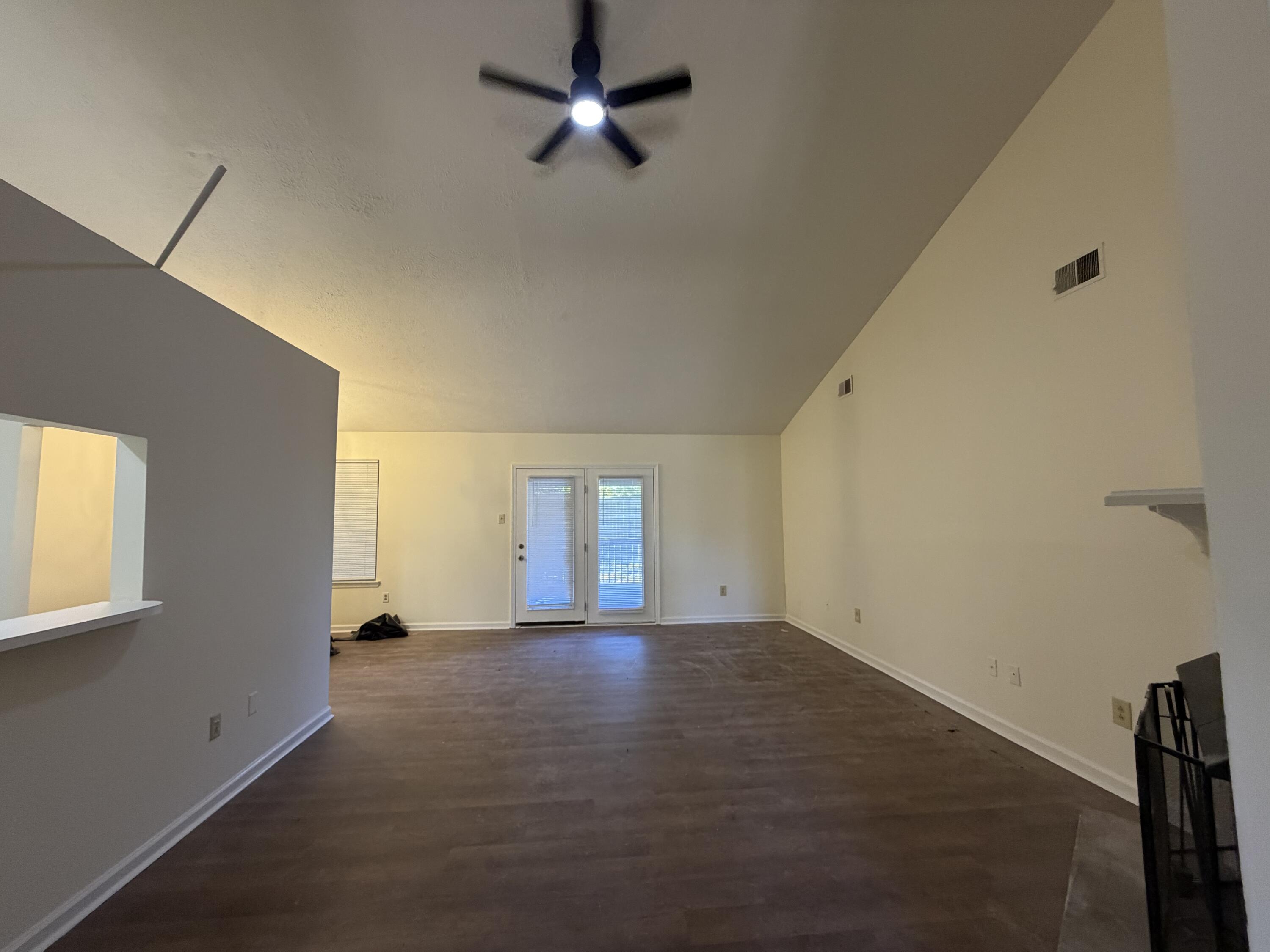 1584 Springfield Drive Property Photo 3