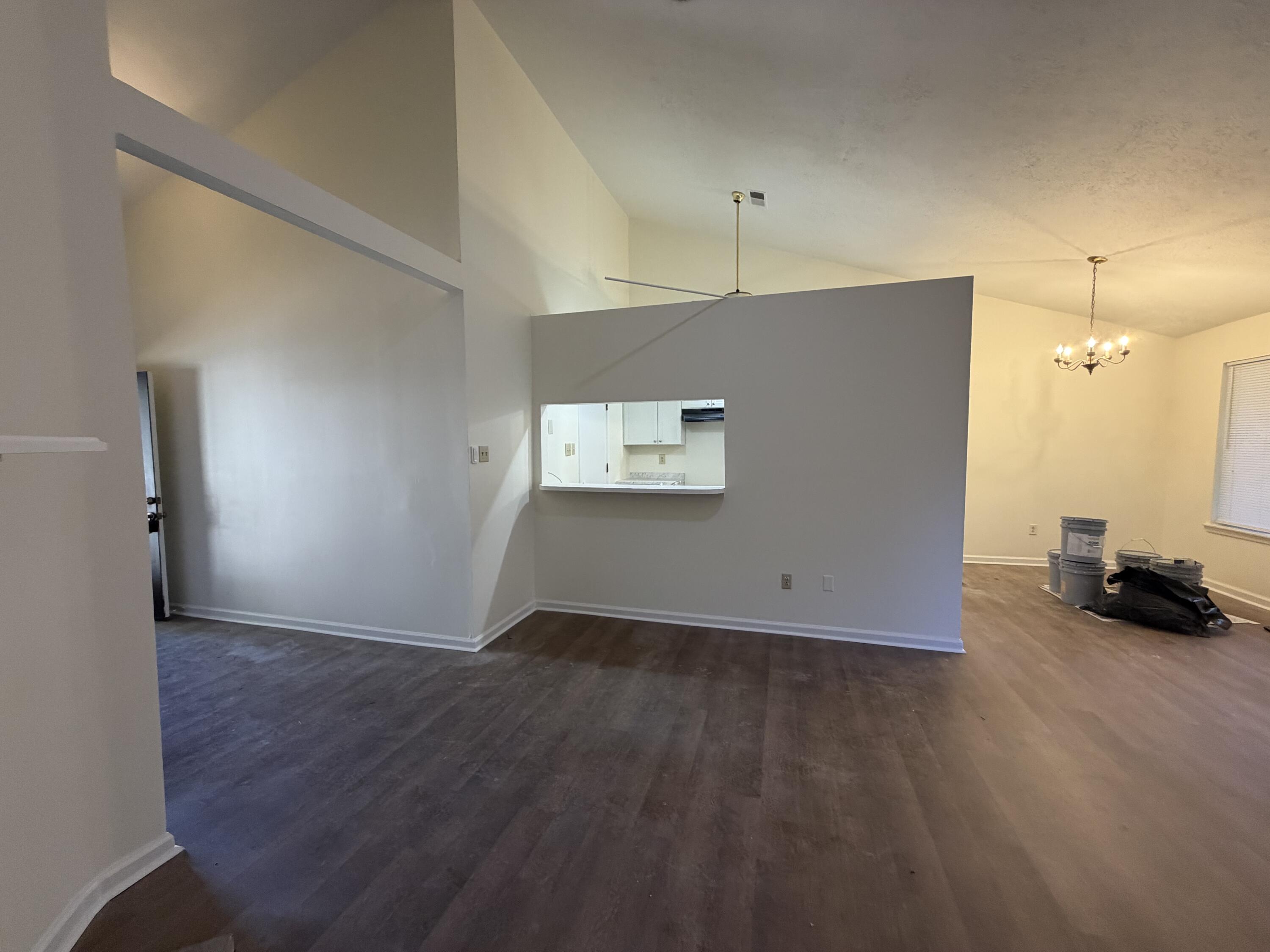 1584 Springfield Drive Property Photo 4