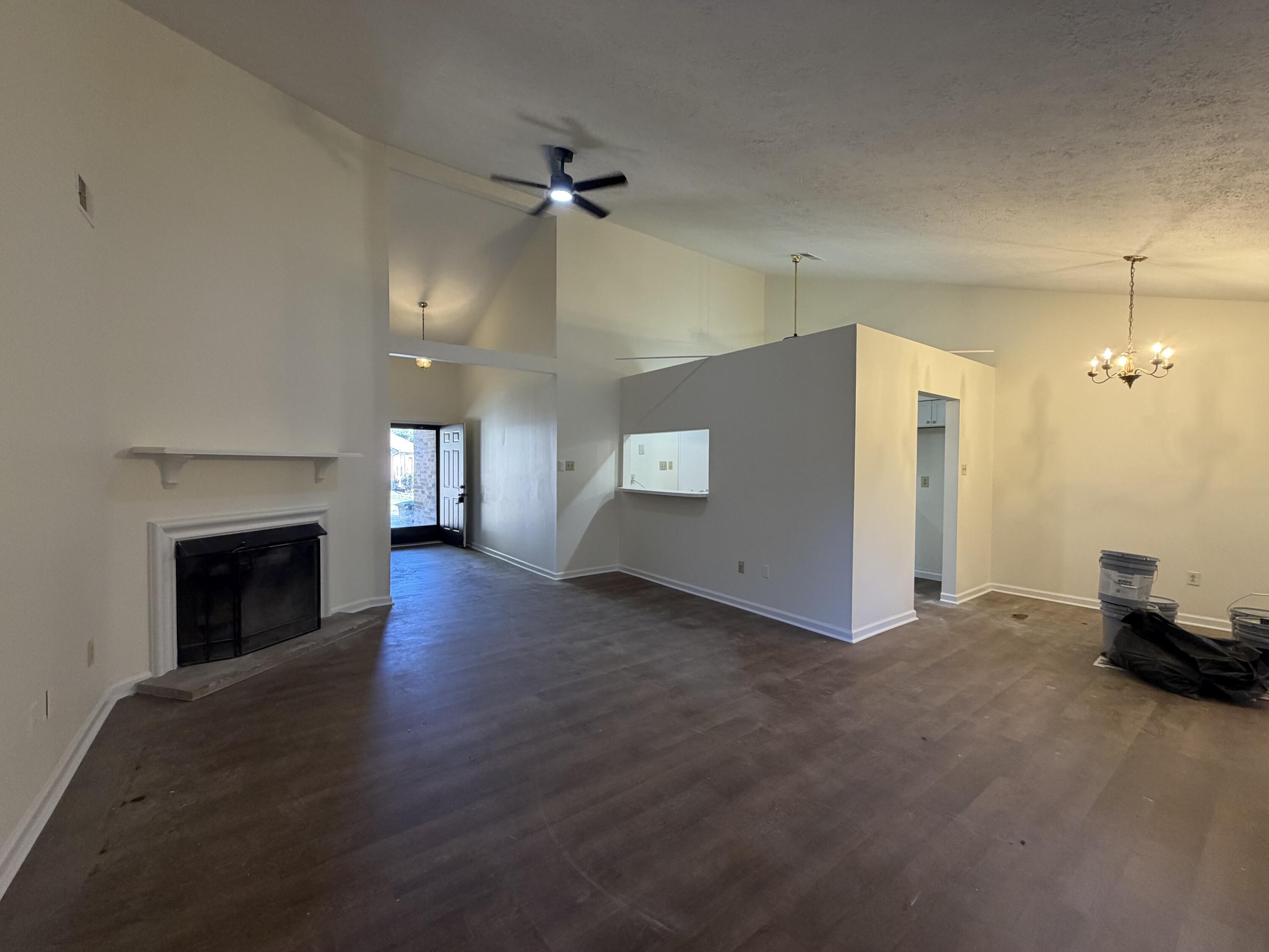 1584 Springfield Drive Property Photo 5