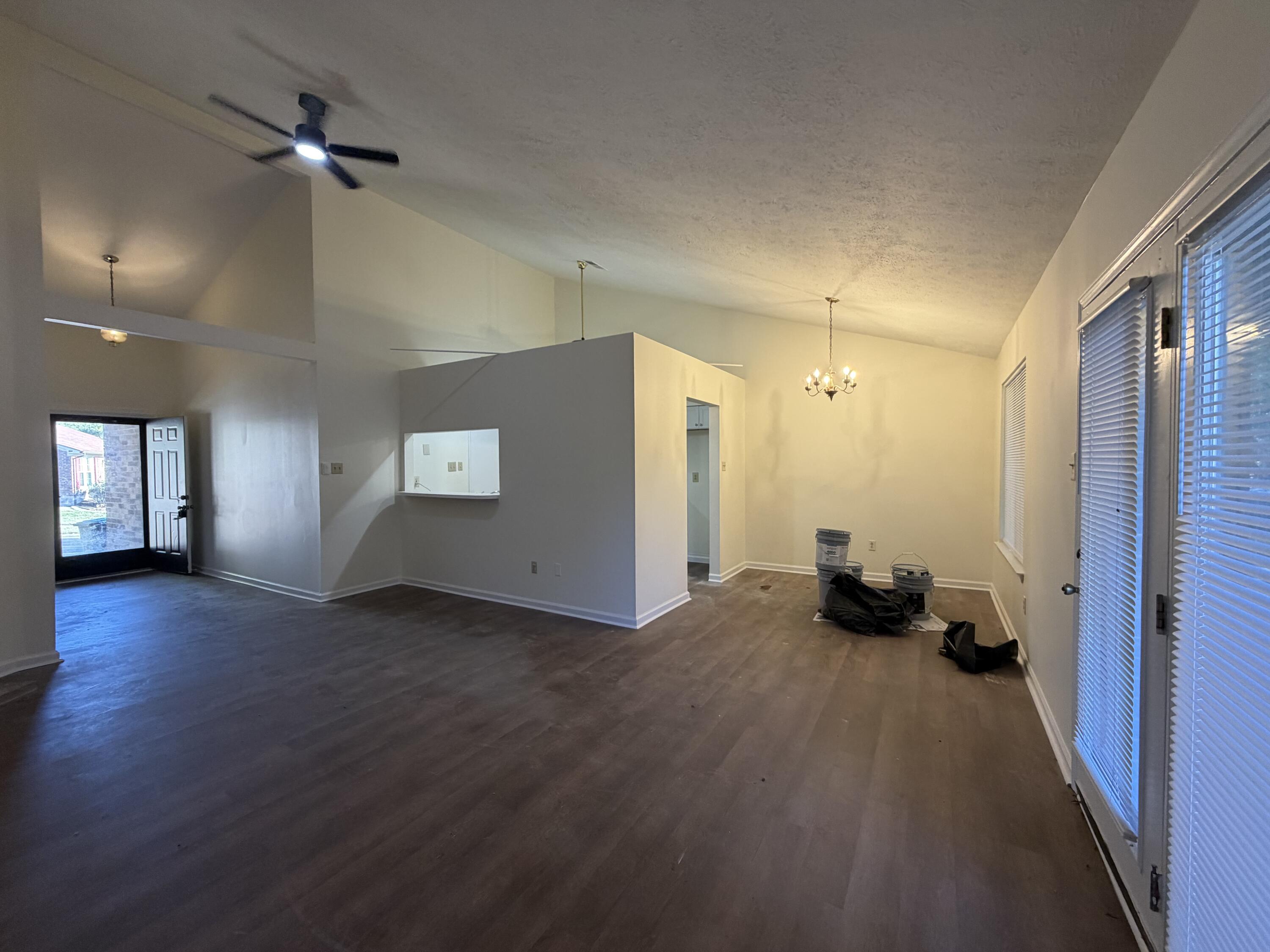 1584 Springfield Drive Property Photo 6