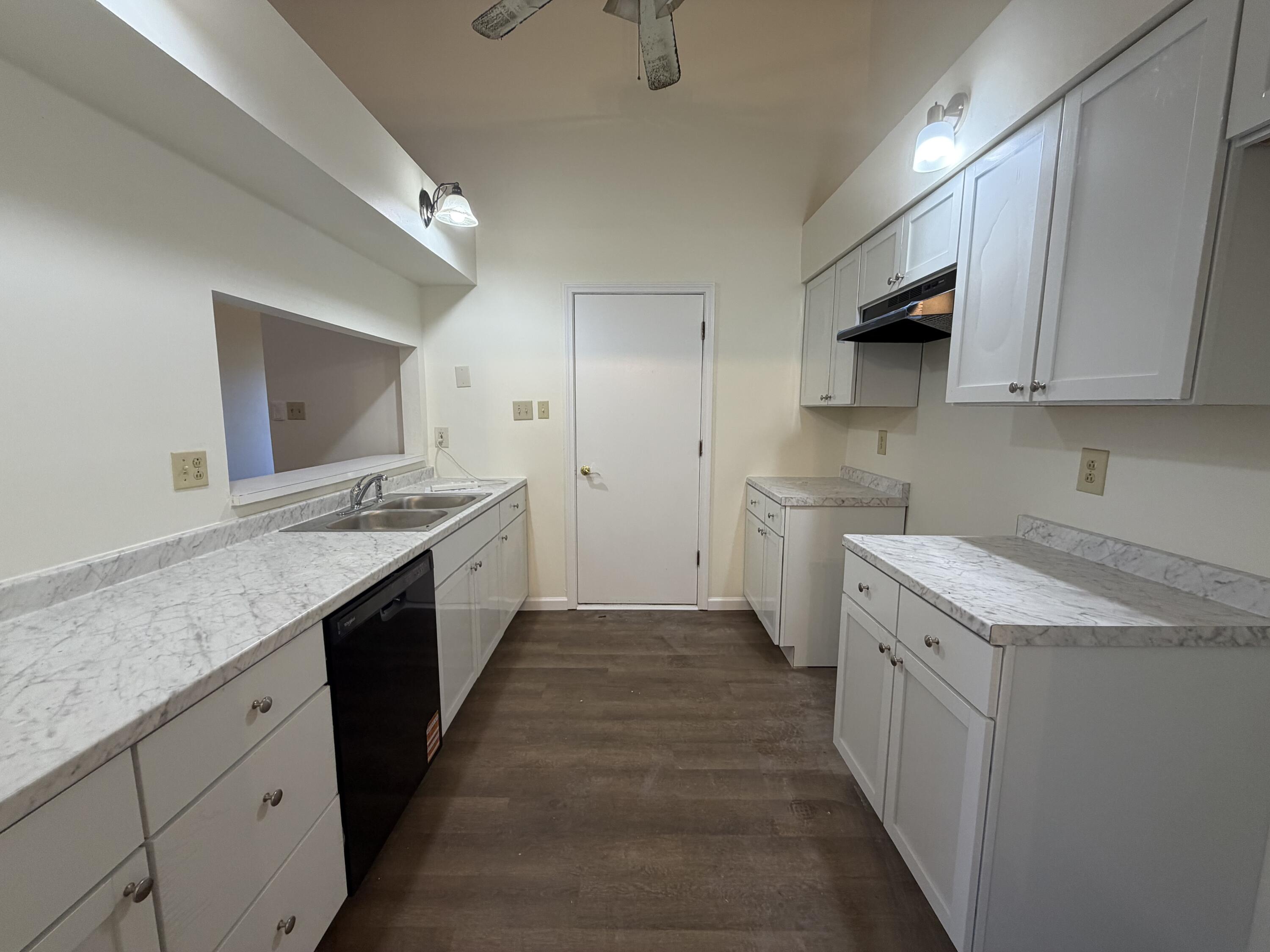 1584 Springfield Drive Property Photo 8