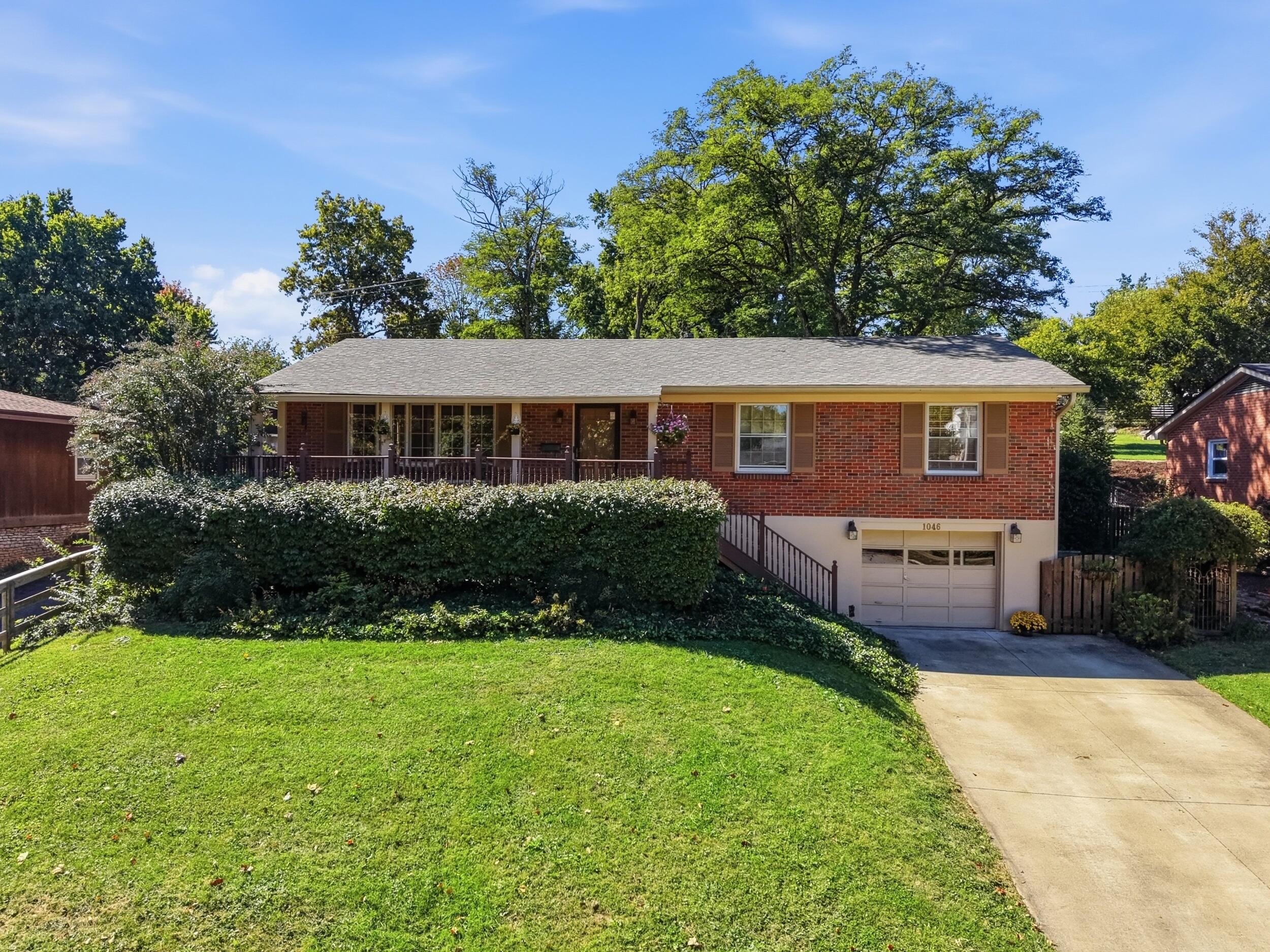 1046 Elmendorf Drive Property Photo 1