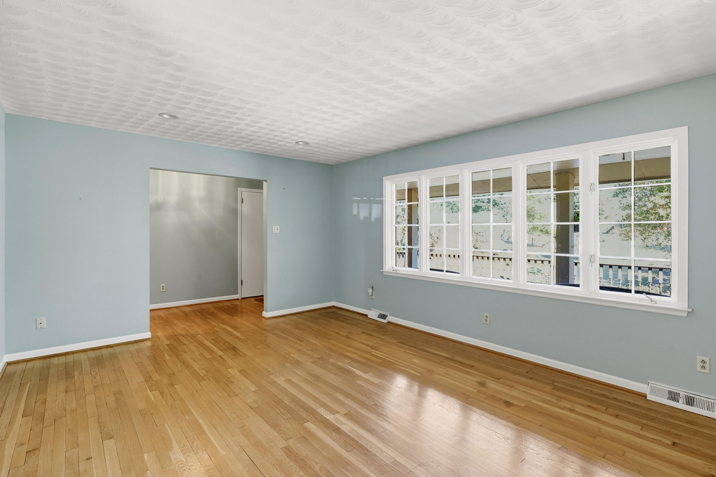 1046 Elmendorf Drive Property Photo 10