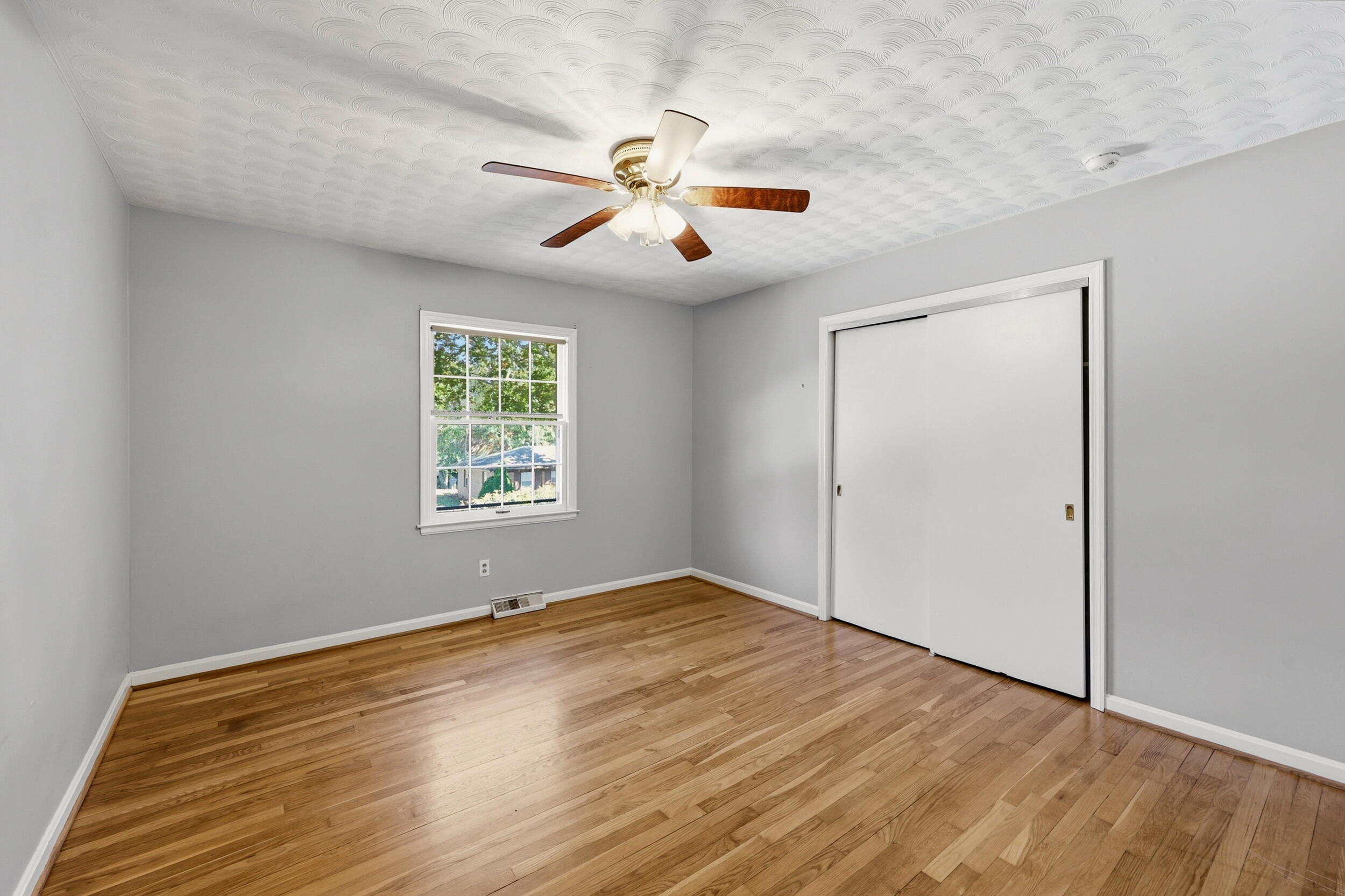 1046 Elmendorf Drive Property Photo 13