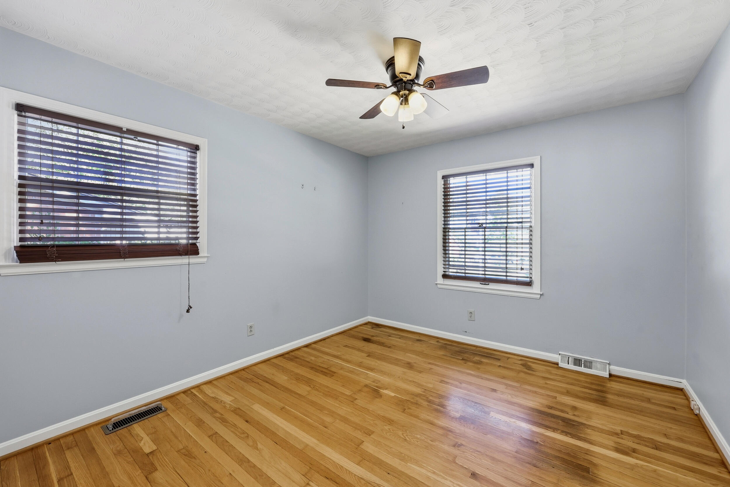 1046 Elmendorf Drive Property Photo 17