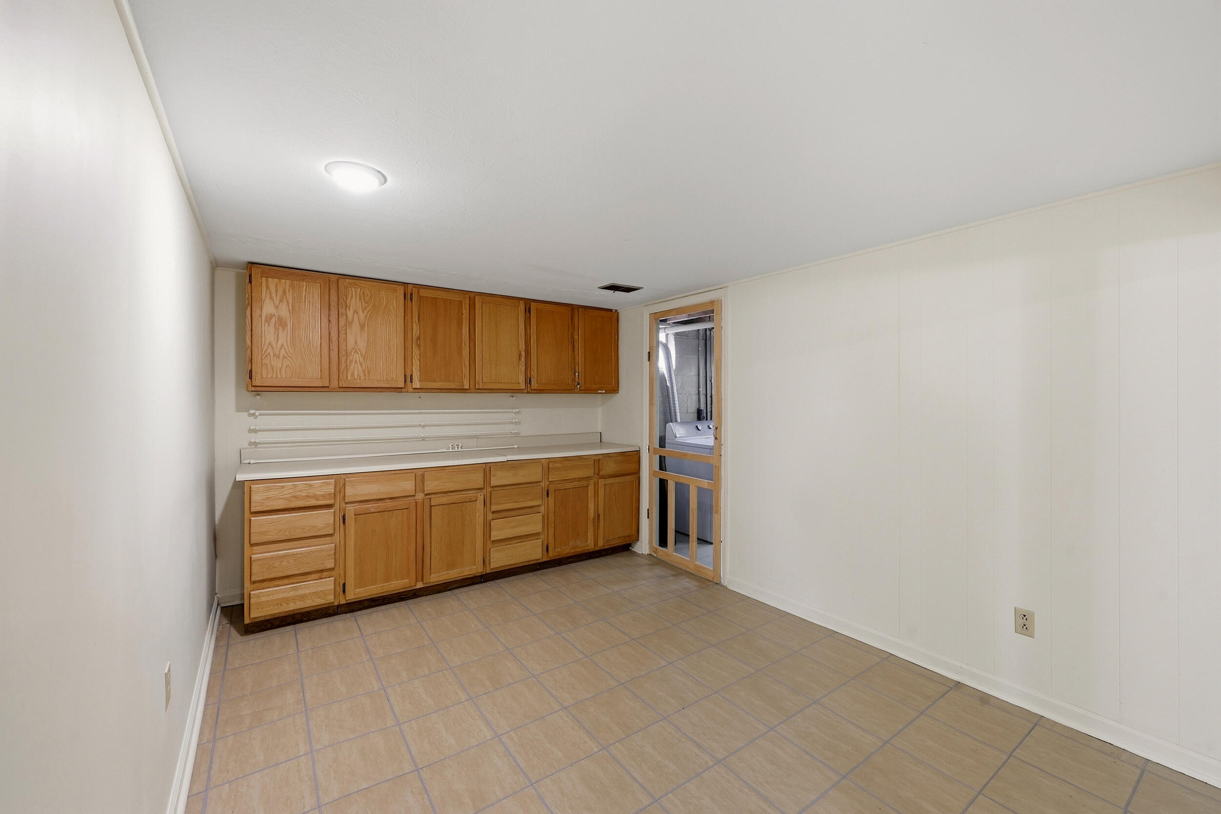 1046 Elmendorf Drive Property Photo 19