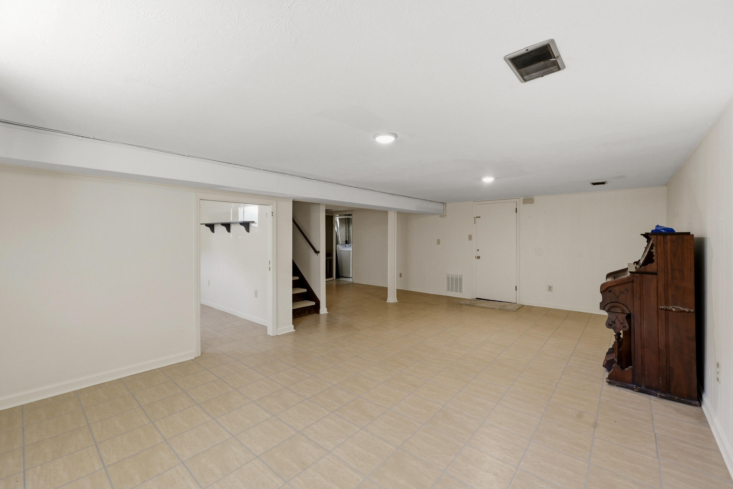 1046 Elmendorf Drive Property Photo 21