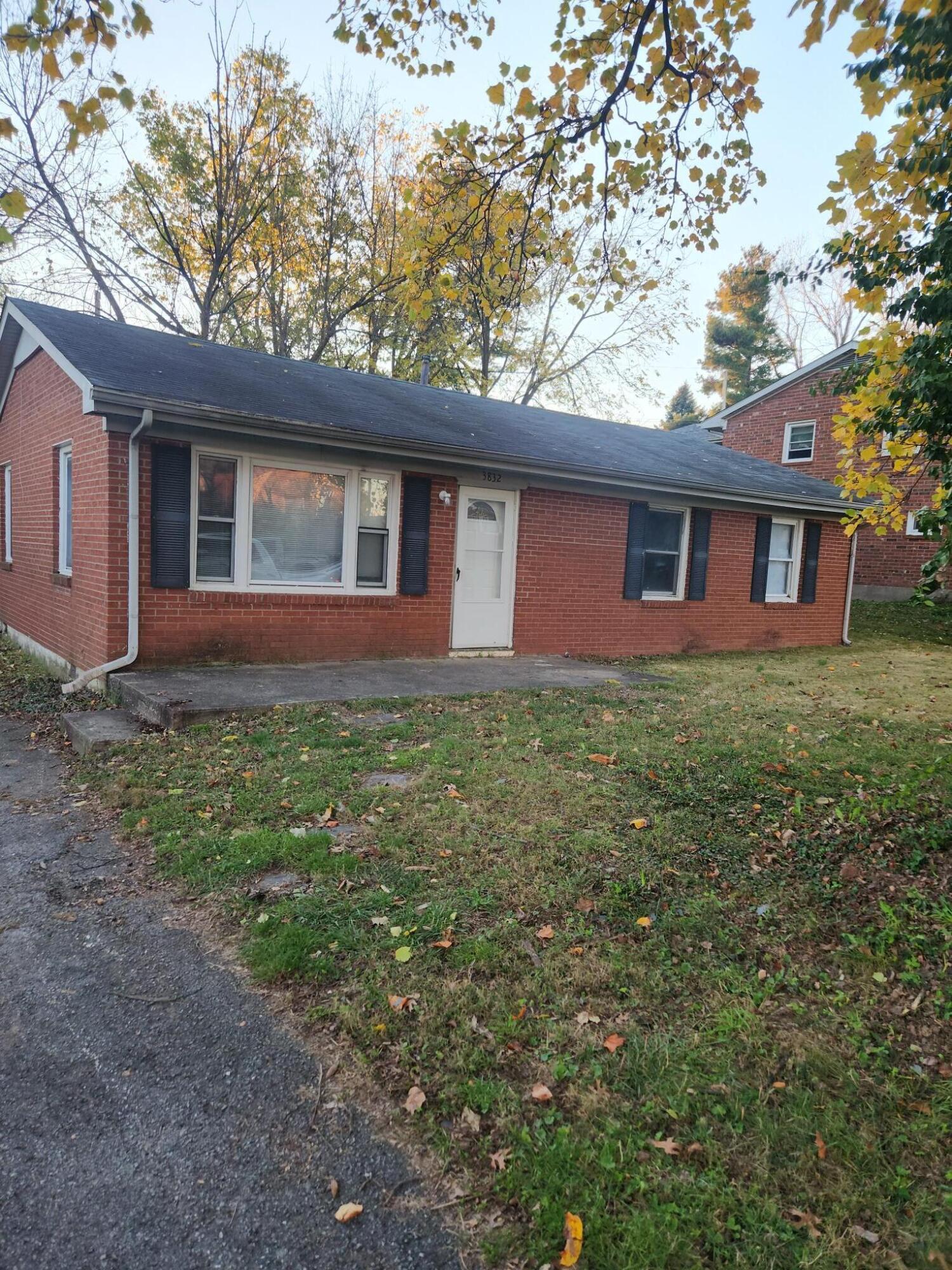 3832 Walhampton Drive Property Photo 2