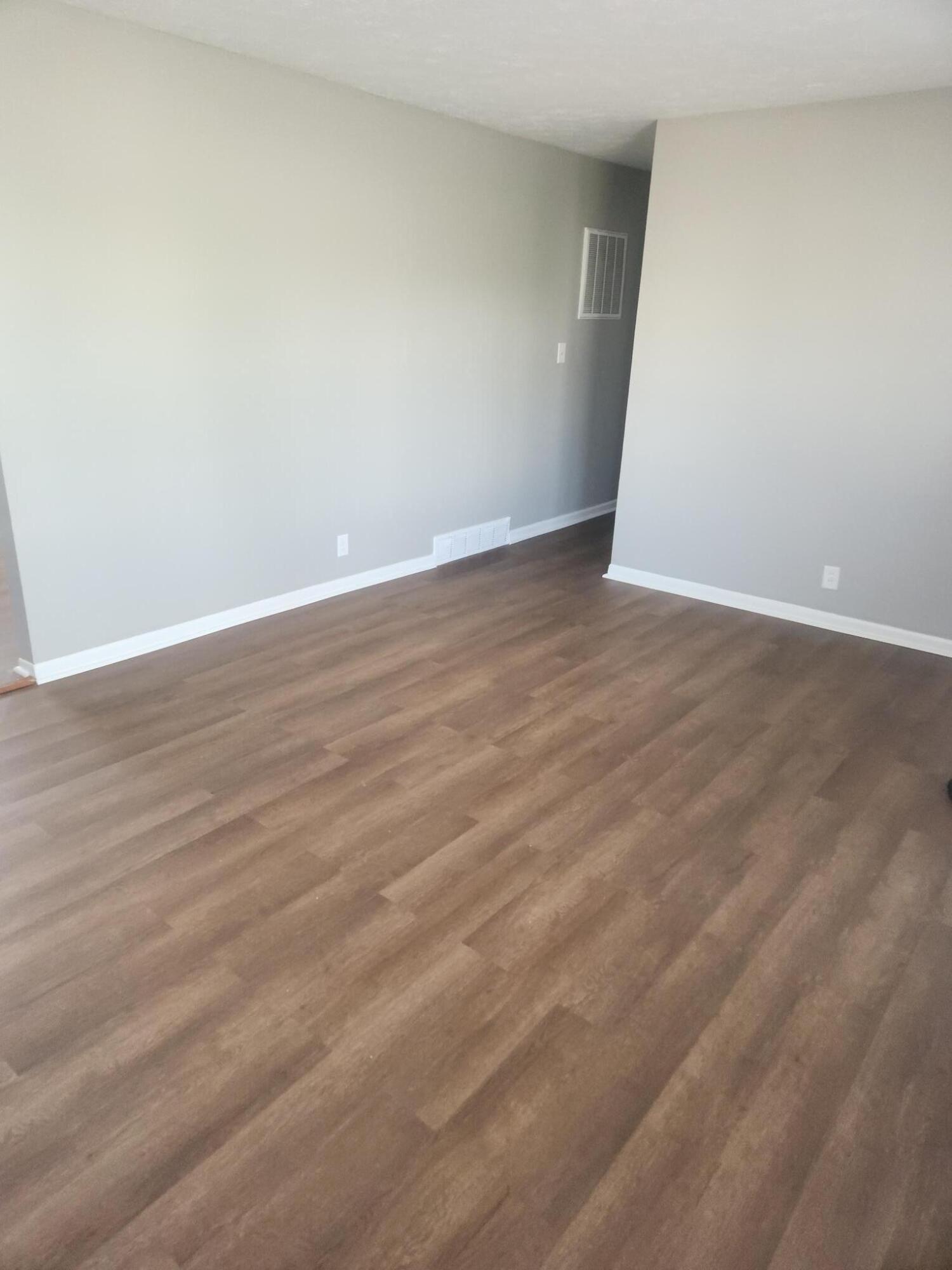 3832 Walhampton Drive Property Photo 3