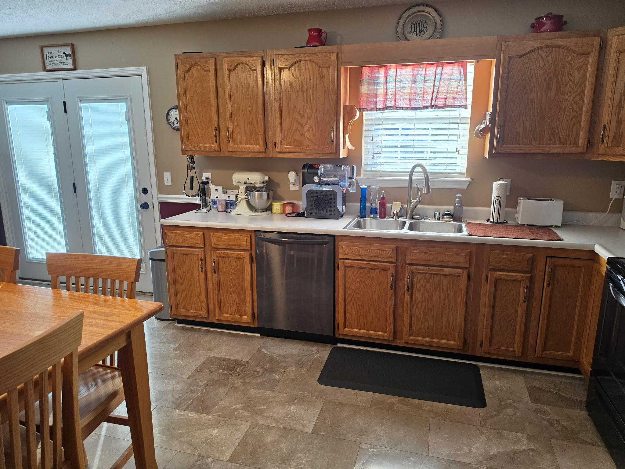205 Helena Drive Property Photo 7