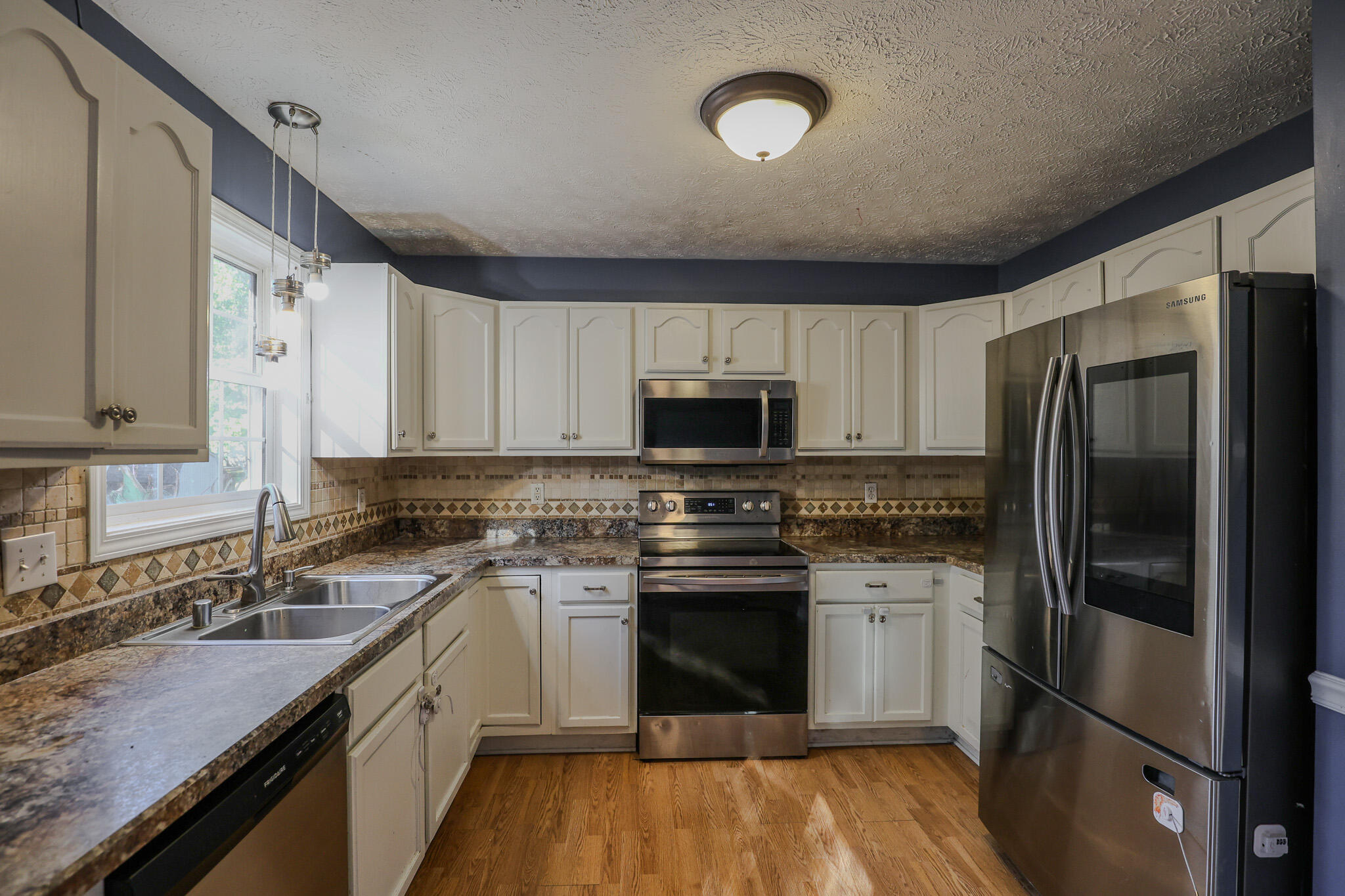 1631 Creekside Drive Property Photo 7