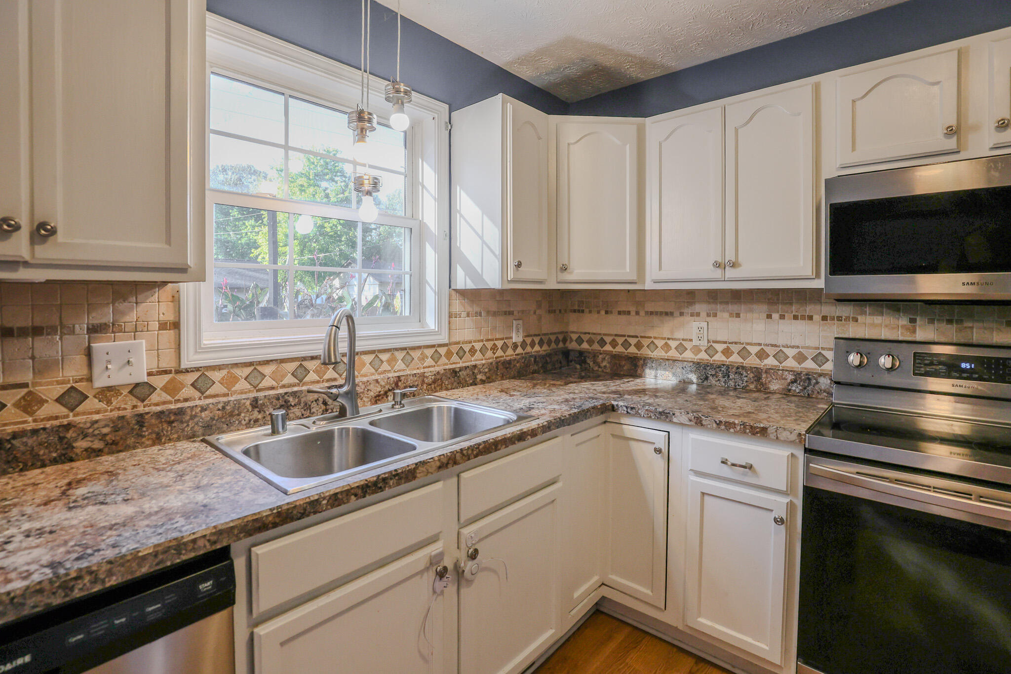 1631 Creekside Drive Property Photo 8