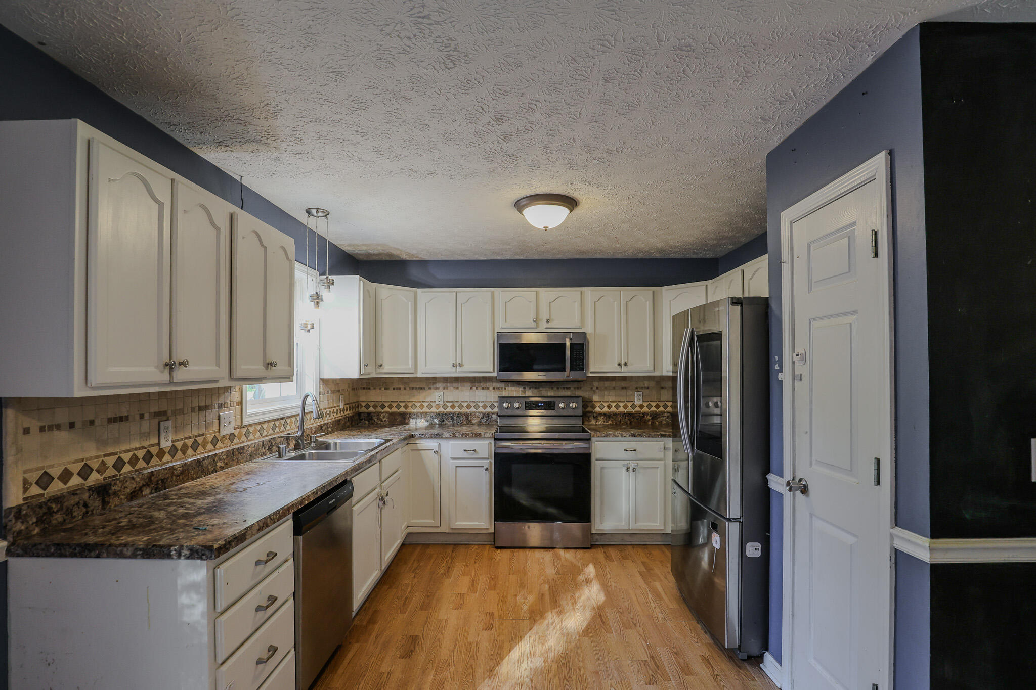 1631 Creekside Drive Property Photo 9