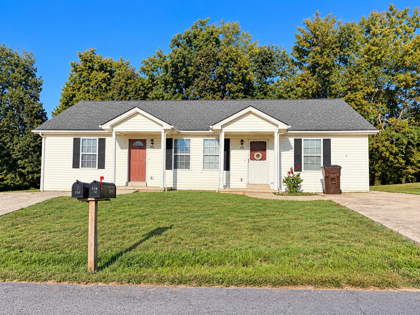160 Cardinal Drive Property Photo 4