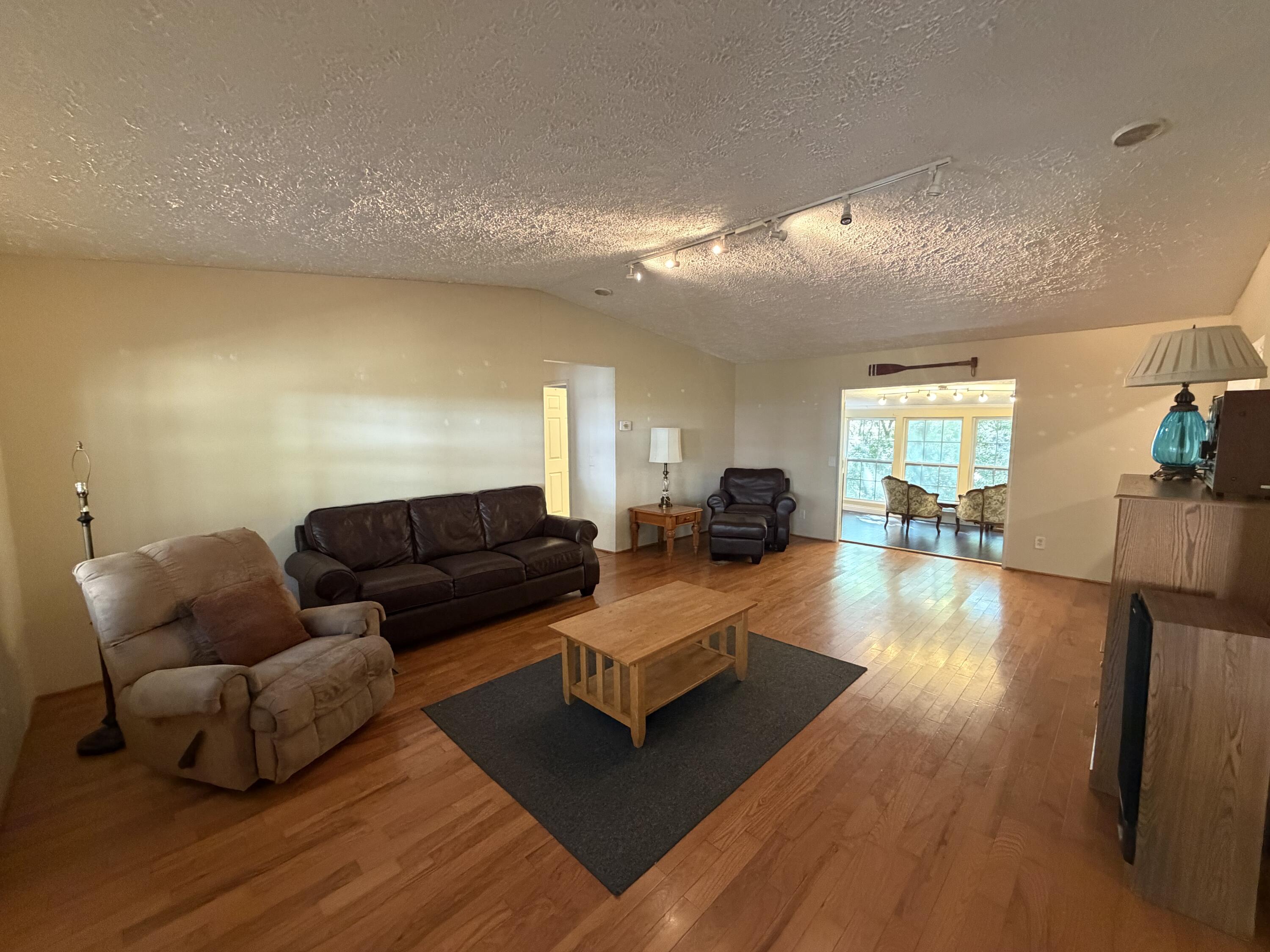 125 Tina Drive Property Photo 6