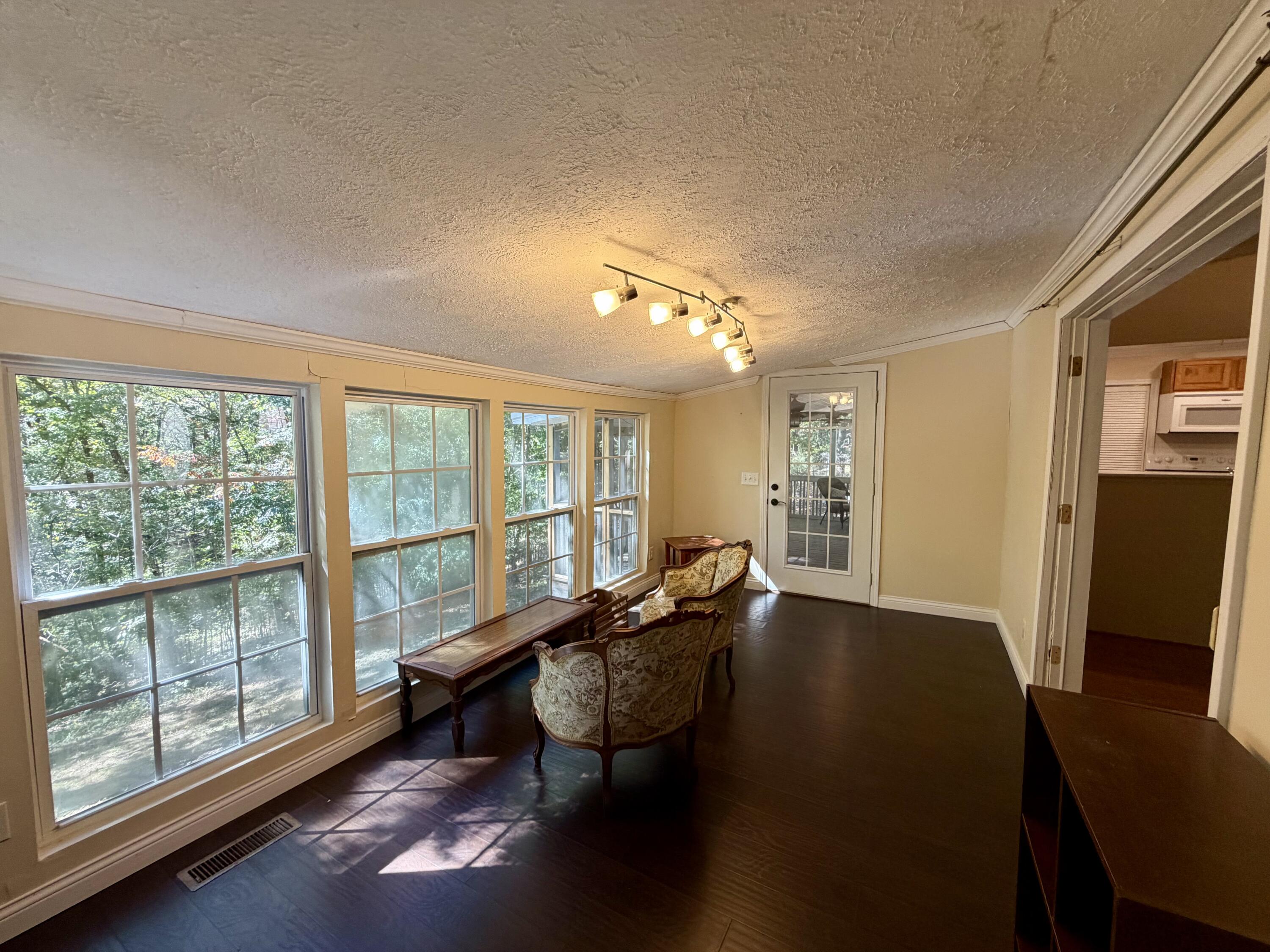 125 Tina Drive Property Photo 8