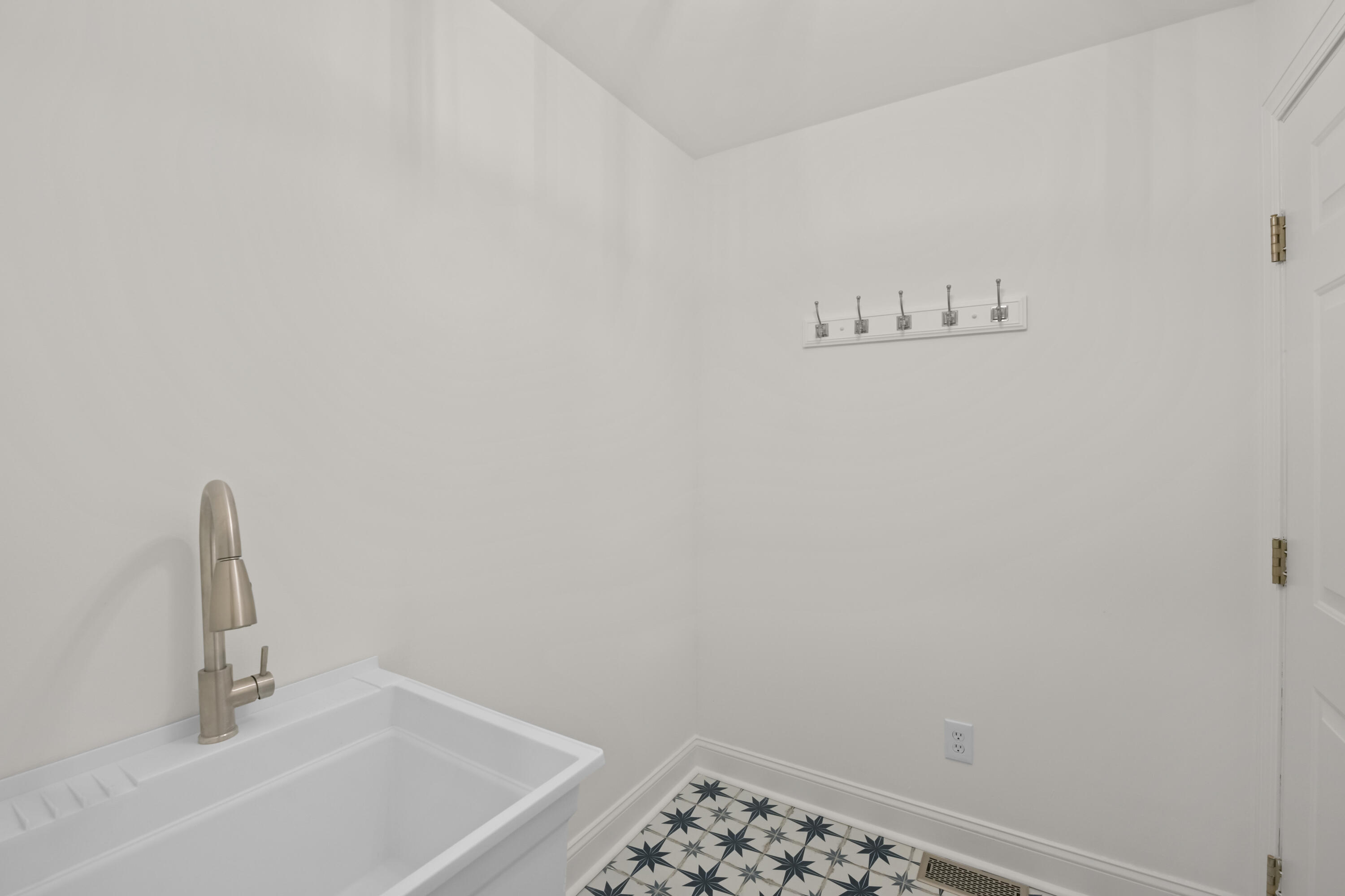 331 Ridgeway Road Property Photo 28