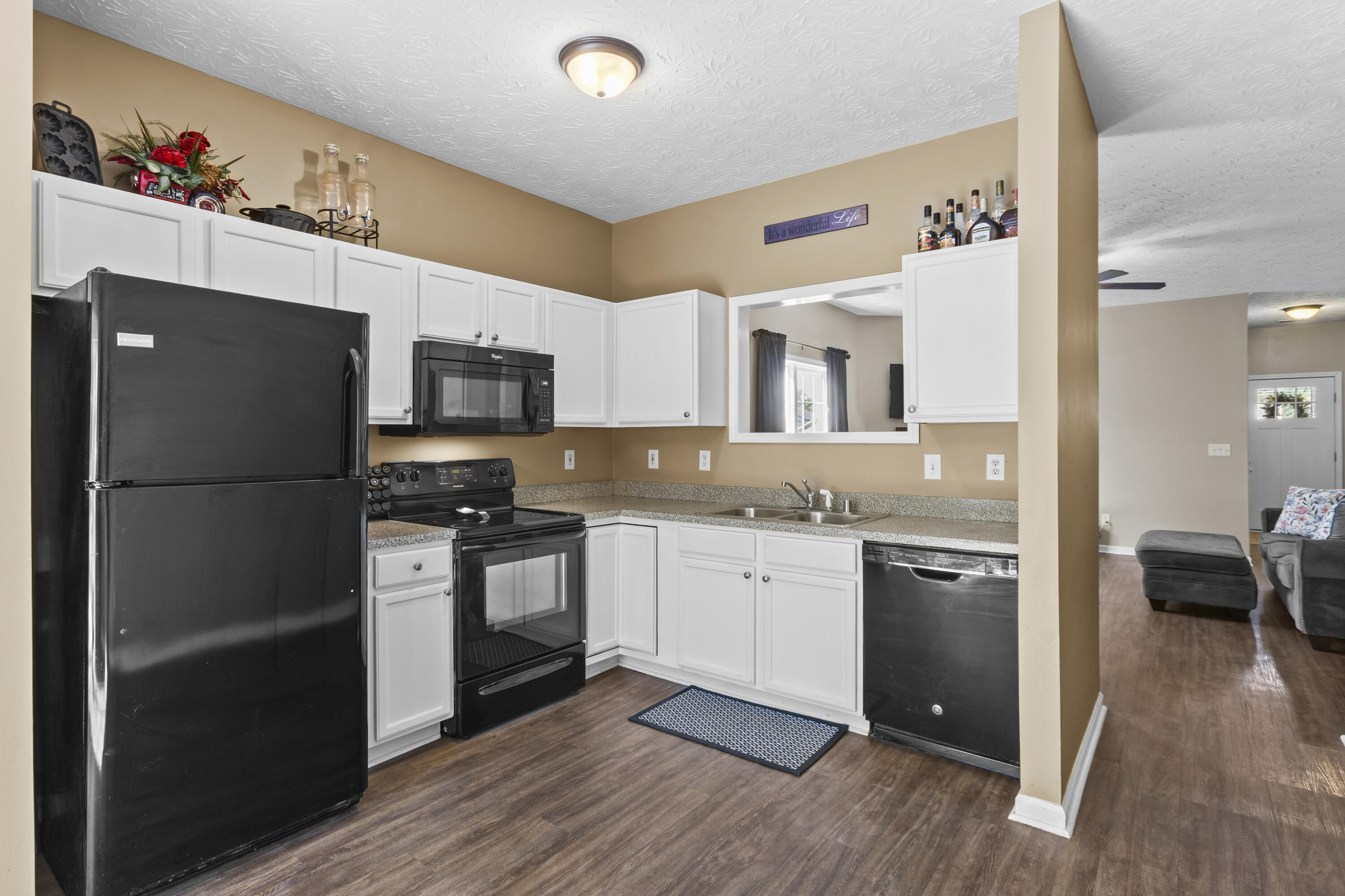 107 Pickett Lane Property Photo 8