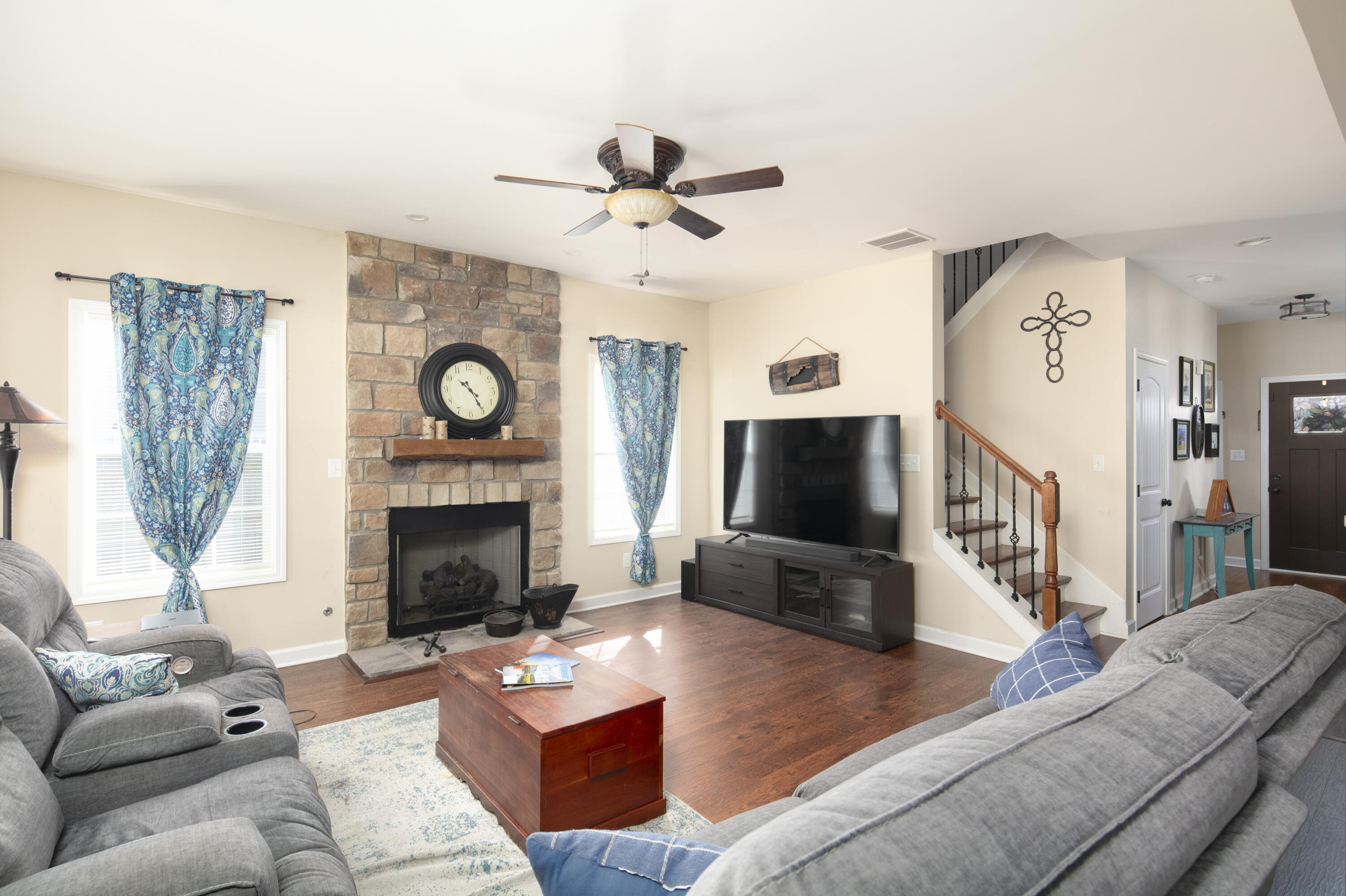 105 Stephen Drive Property Photo 3