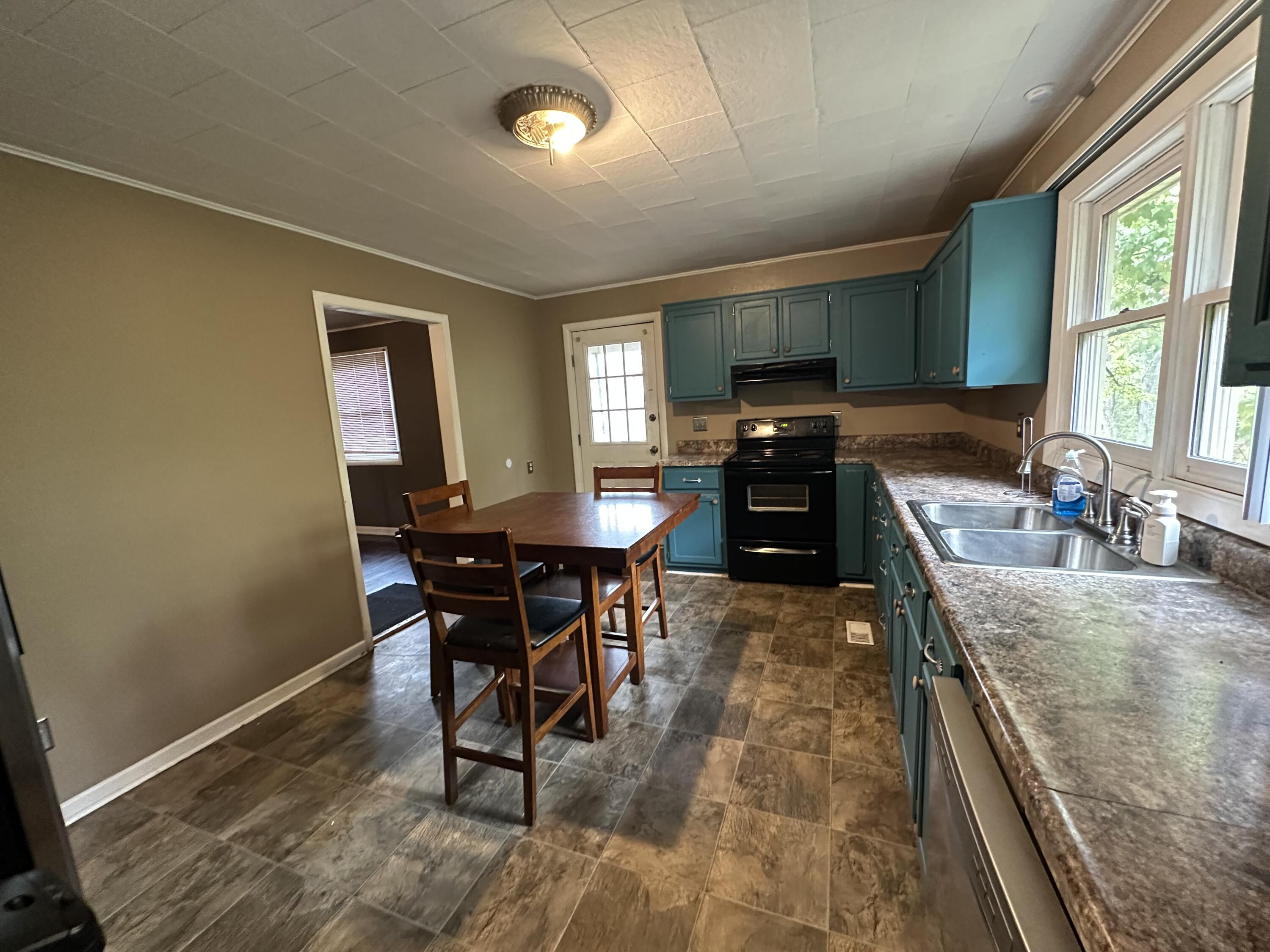 908 Bullock Drive Property Photo 19