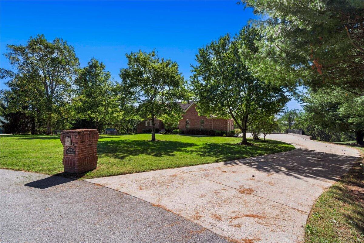 120 Elkhorn Bend Drive Property Photo 2