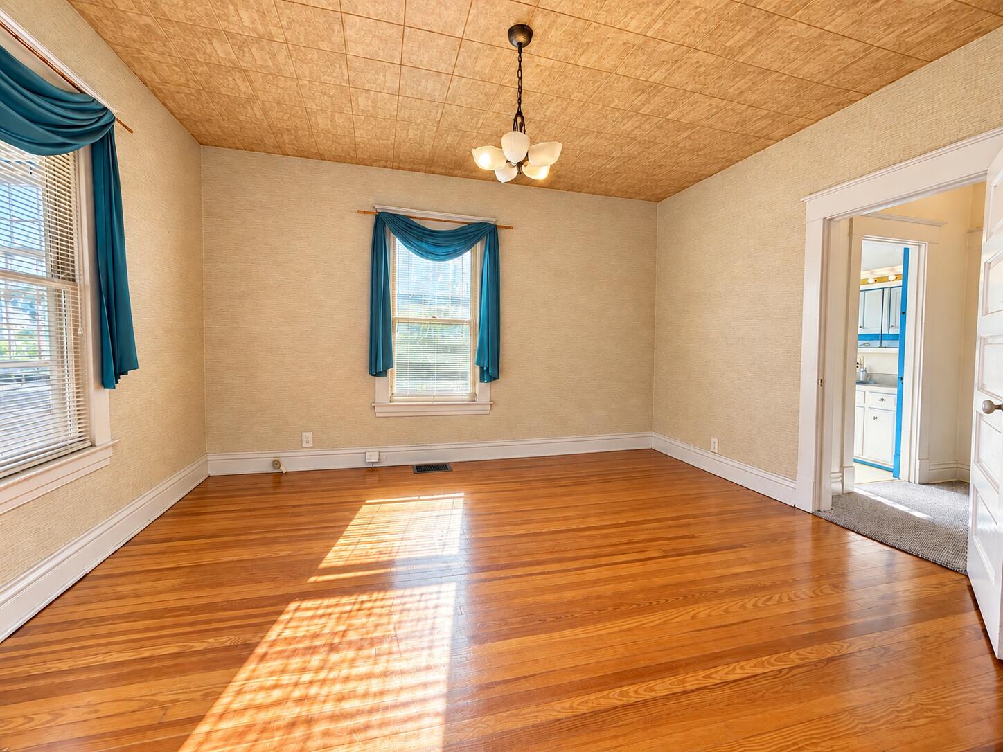 618 Beaumont Avenue Property Photo 33