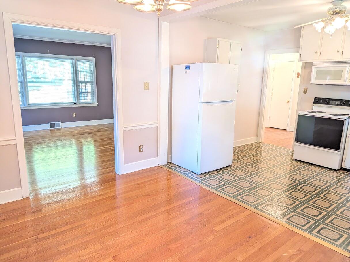243 Burke Road Property Photo 6