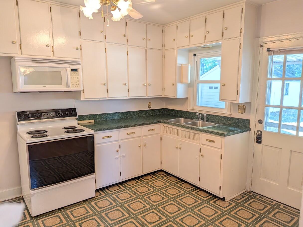 243 Burke Road Property Photo 7