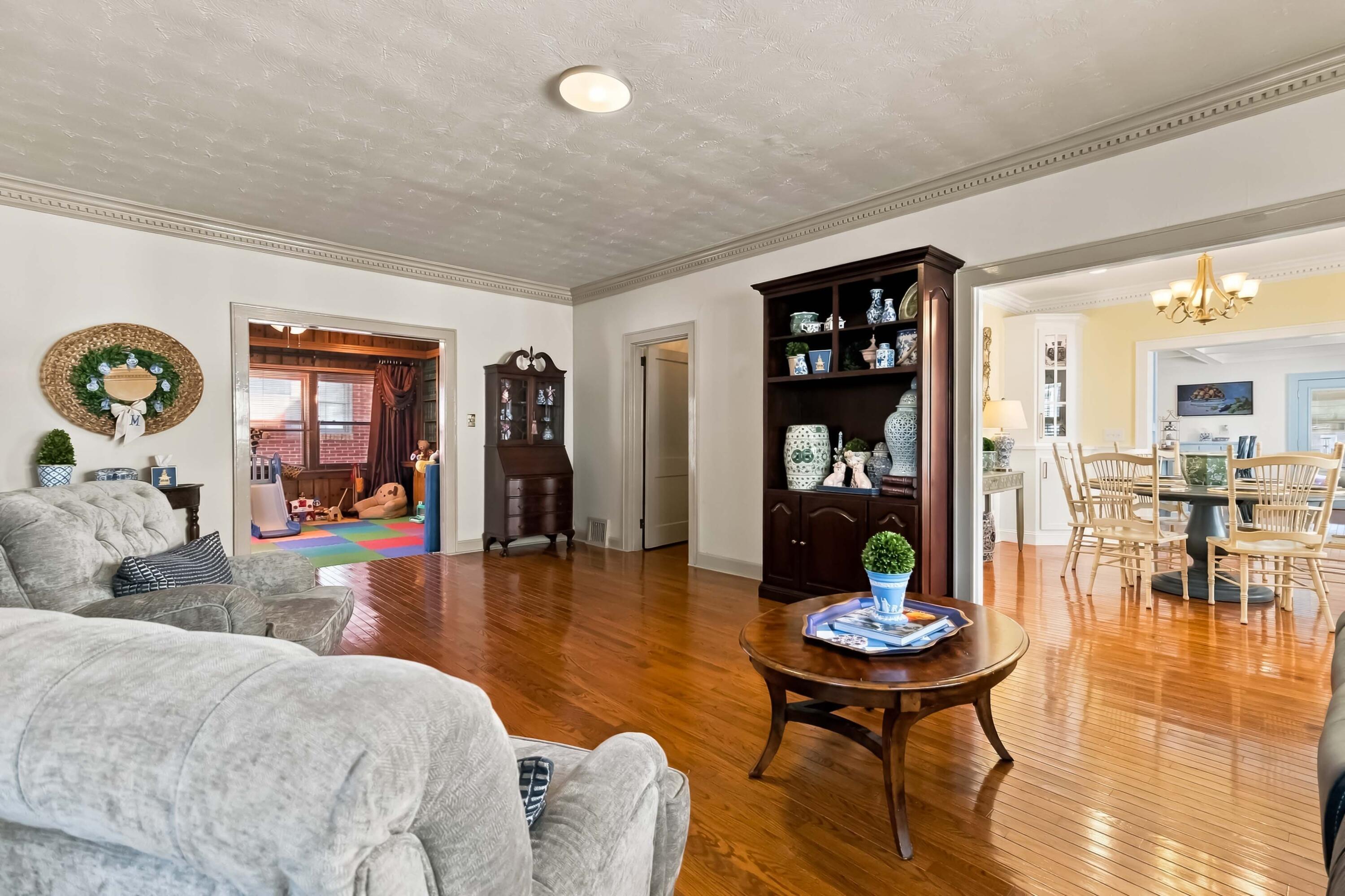 315 College Street Property Photo 10