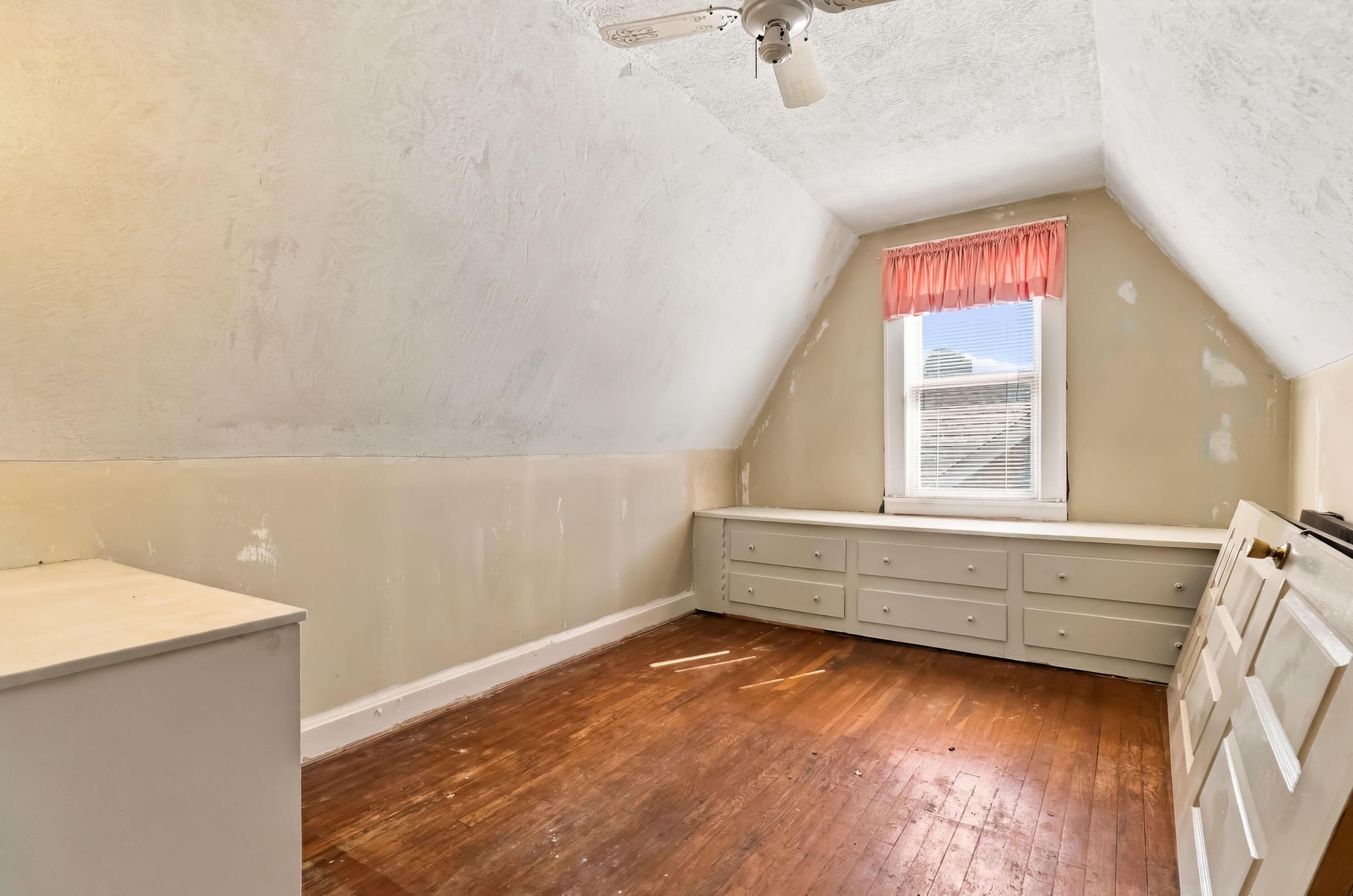 315 College Street Property Photo 28