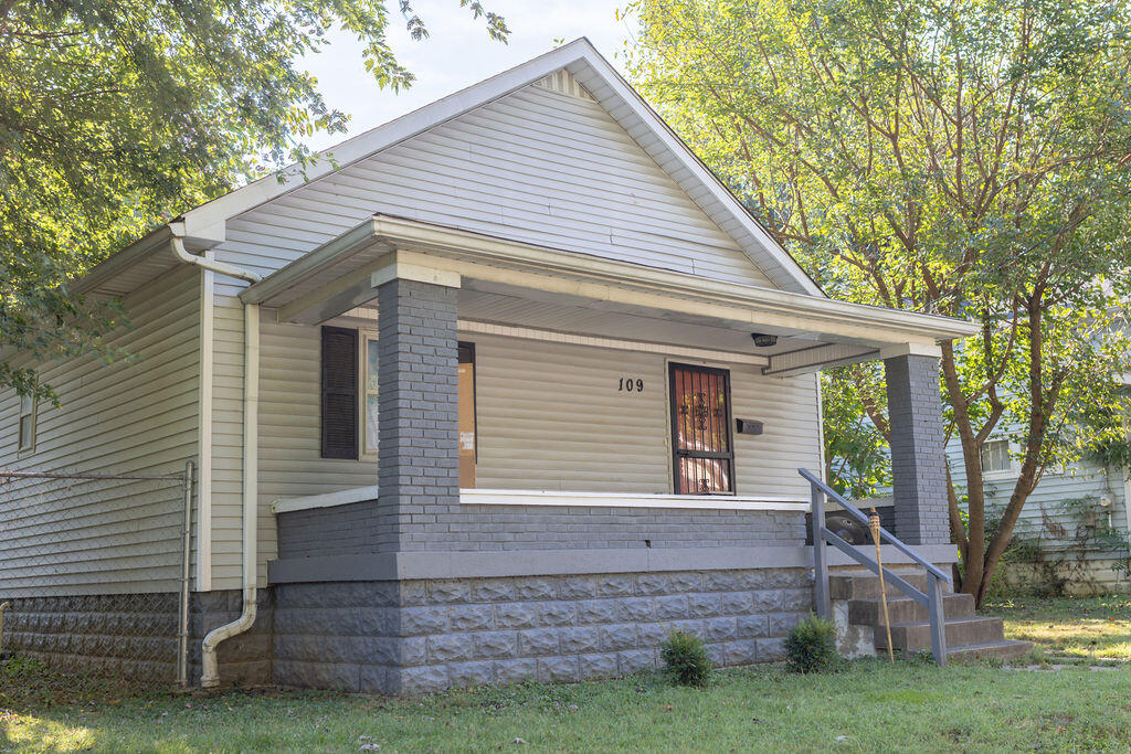 109 Boston Court Property Photo 4