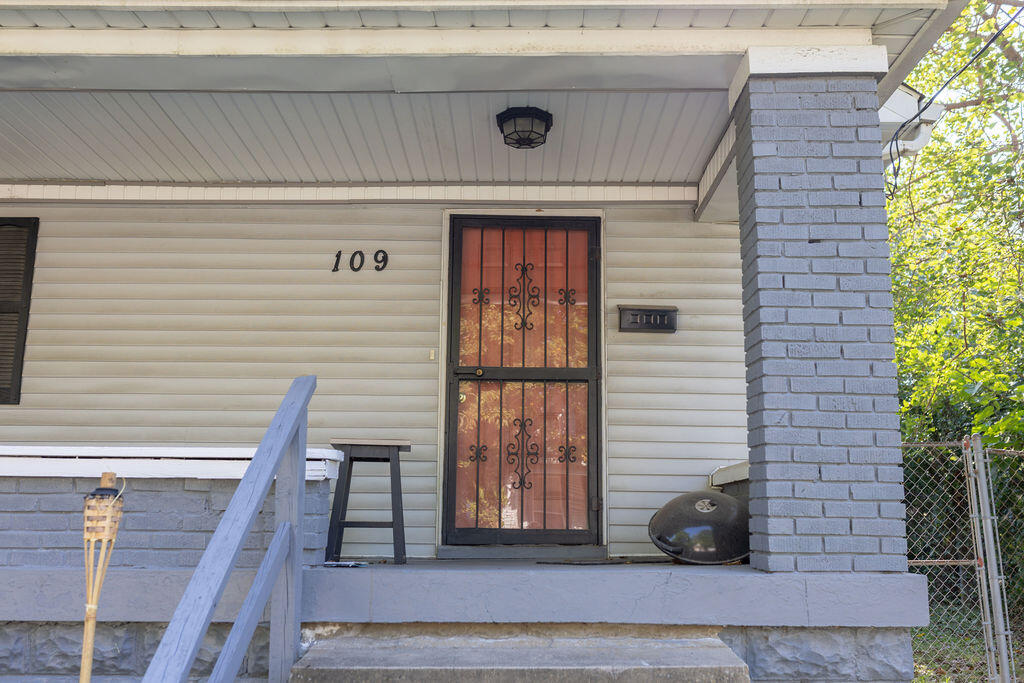 109 Boston Court Property Photo 6